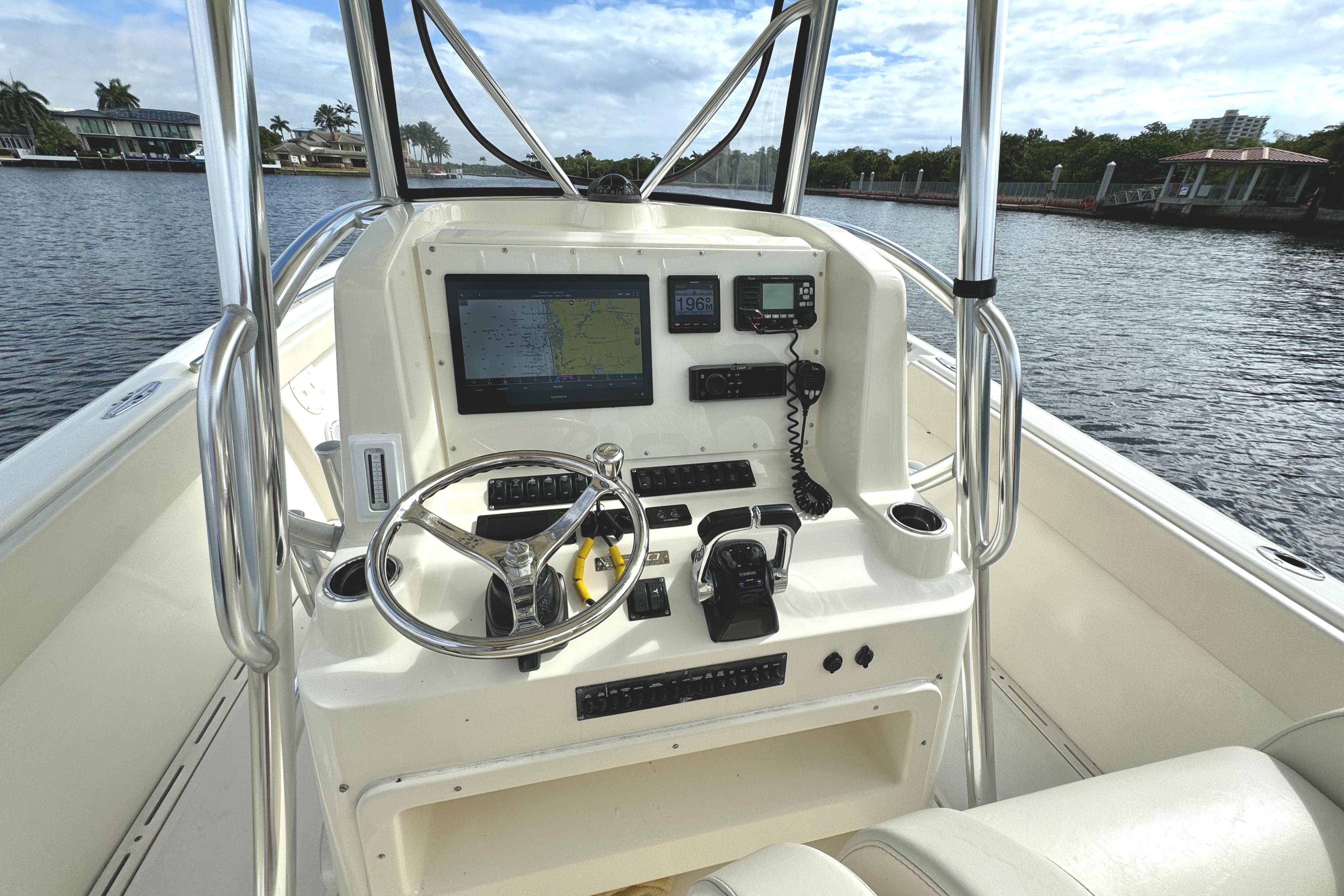 2005 Pursuit 3480 Center Console