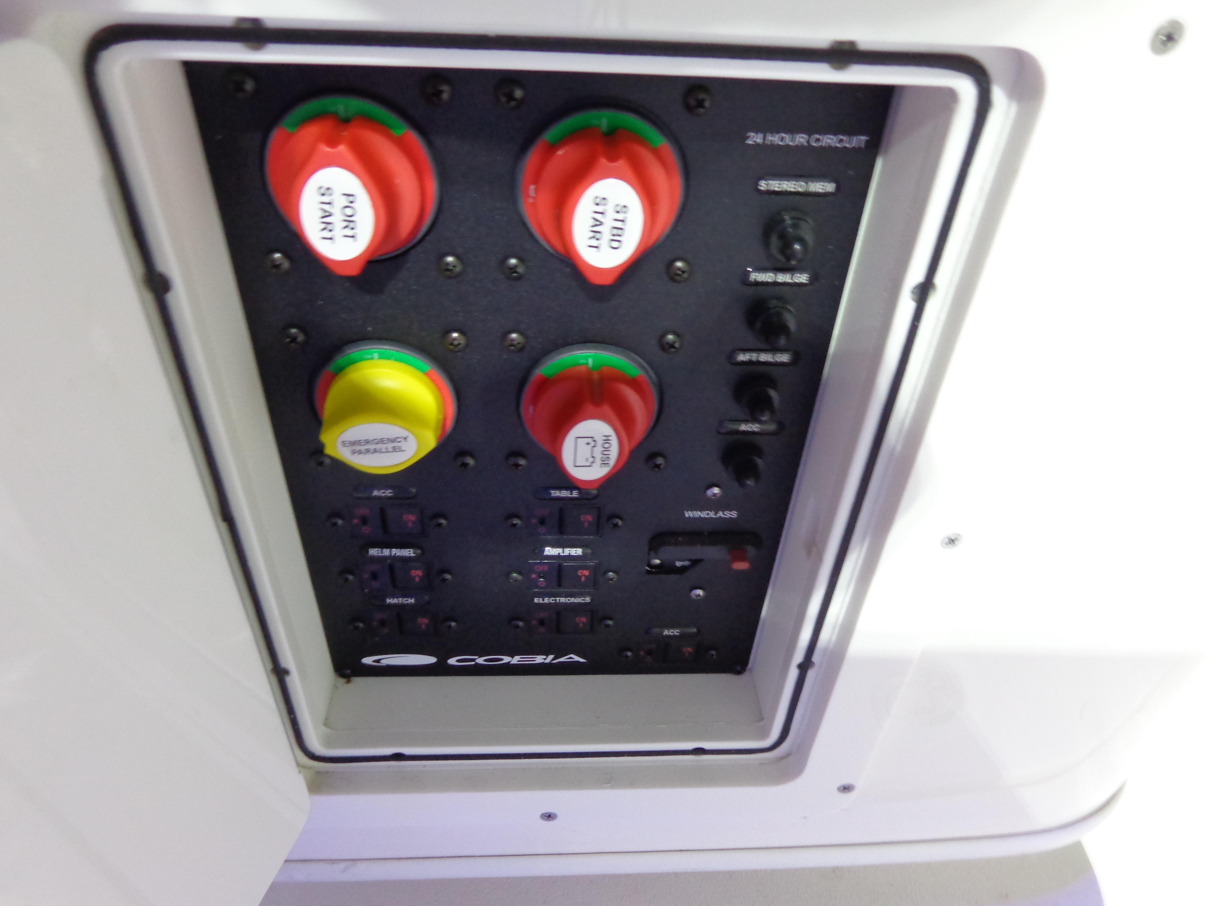2023-cobia-280-center-console-power-9837971-20250613071520933-1_XLARGE