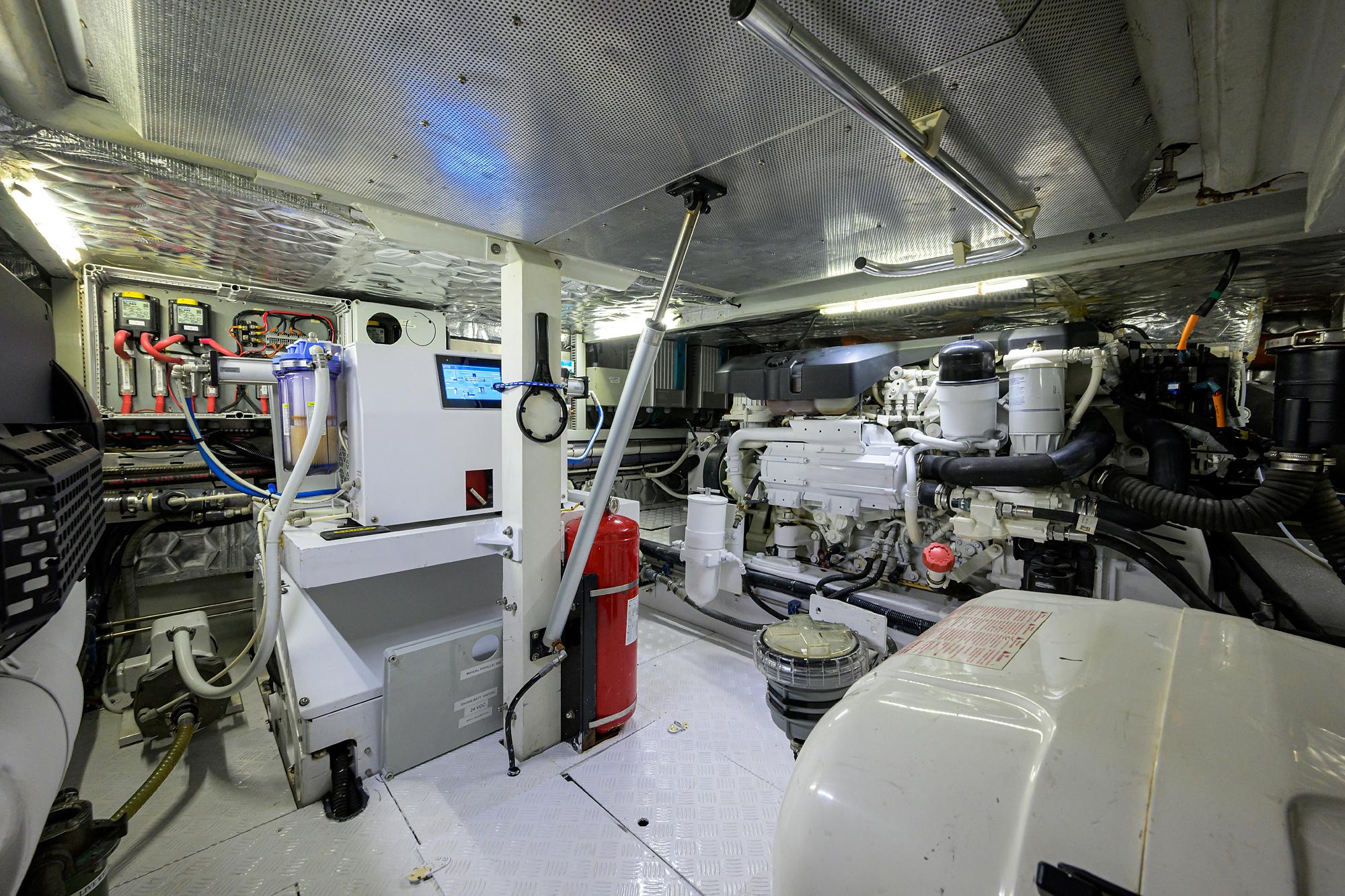 Delta 54 El Matador - Engine Room