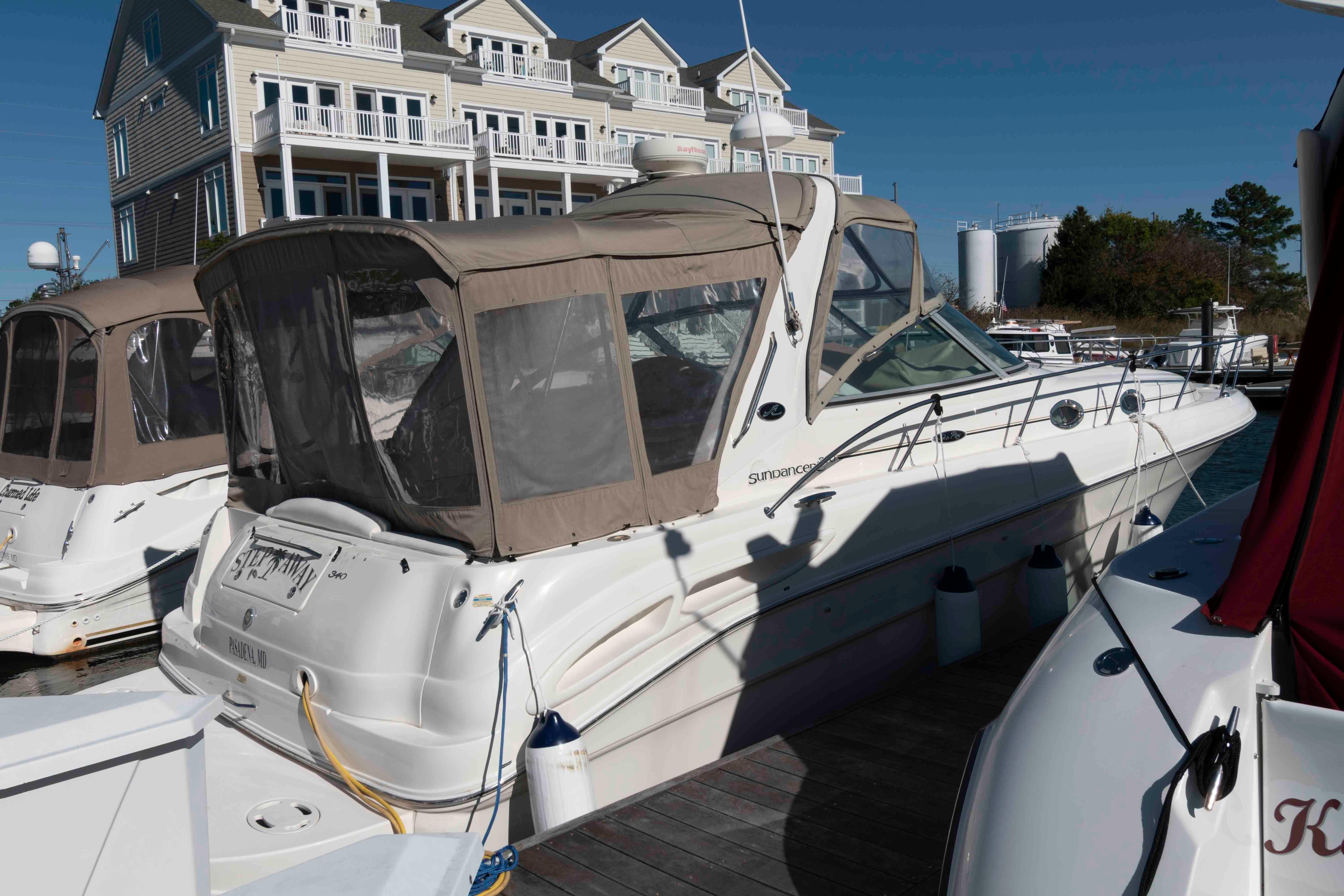 M 10447 EF Knot 10 Yacht Sales M 10447 EF Knot 10 Yacht Sales