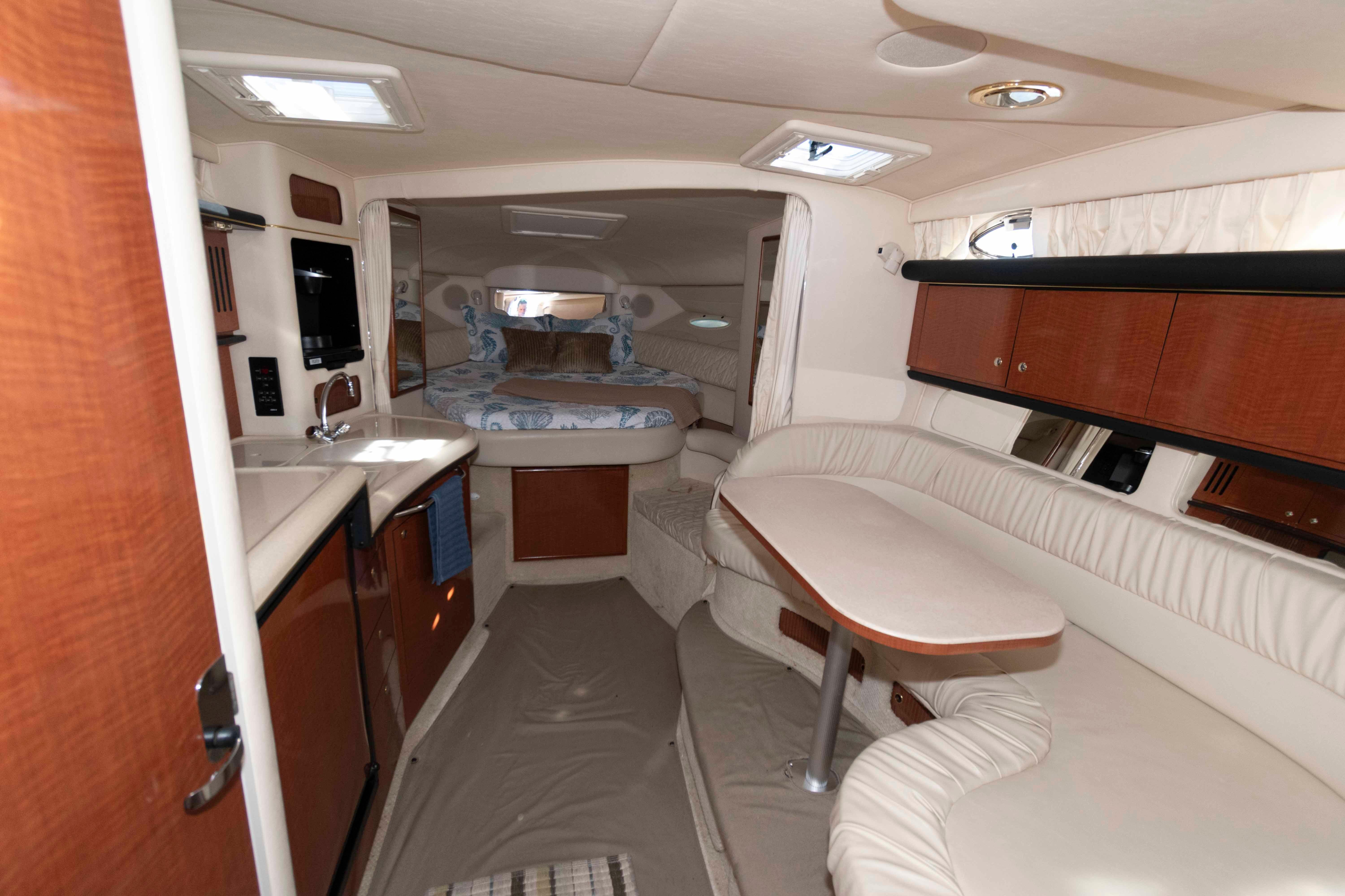 M 10447 EF Knot 10 Yacht Sales M 10447 EF Knot 10 Yacht Sales