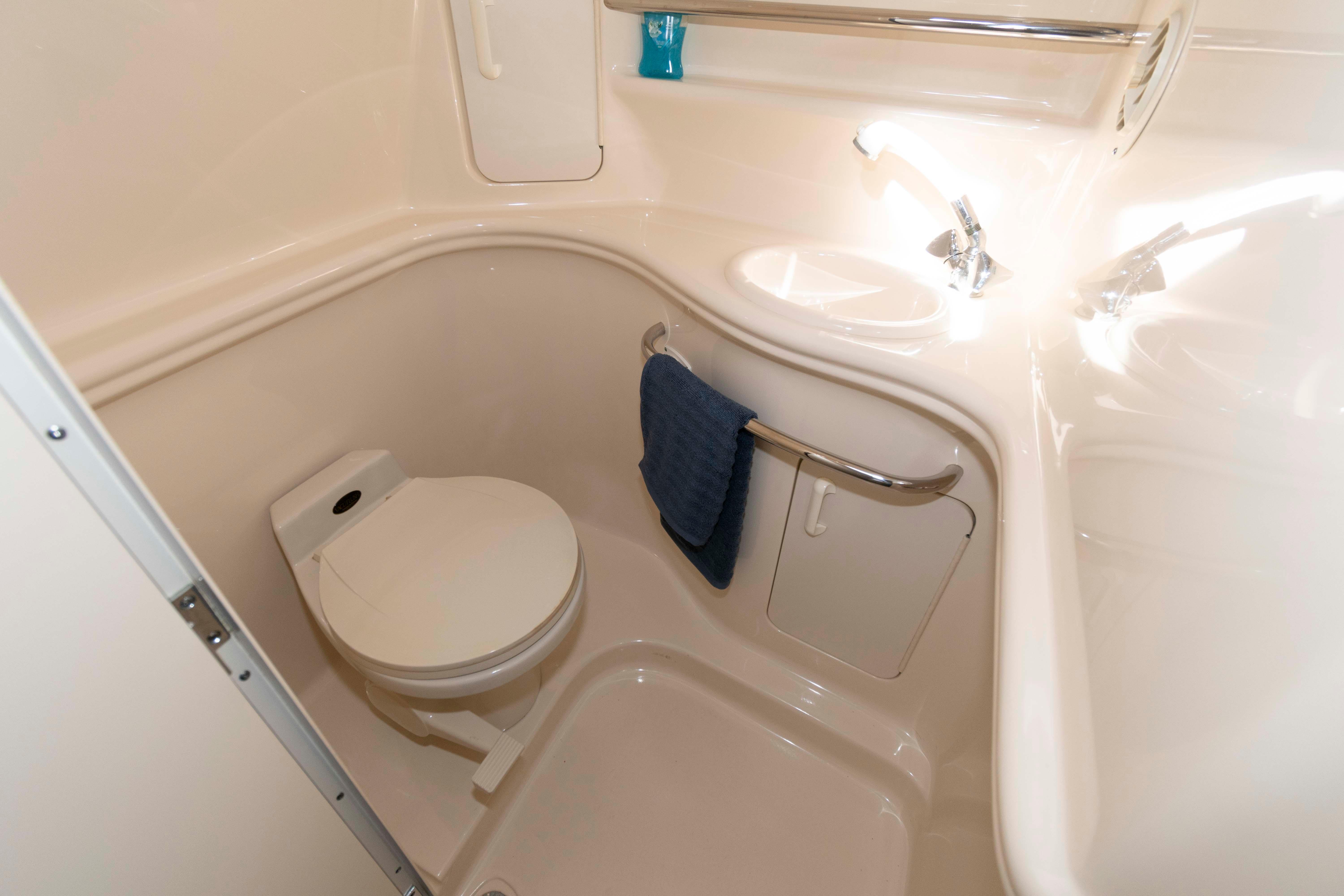 M 10447 EF Knot 10 Yacht Sales M 10447 EF Knot 10 Yacht Sales