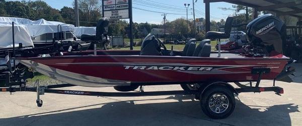 2021 Tracker Boats boat for sale, model of the boat is Pro Team 175 TXW® Tournament Ed. & Image # 9 of 11