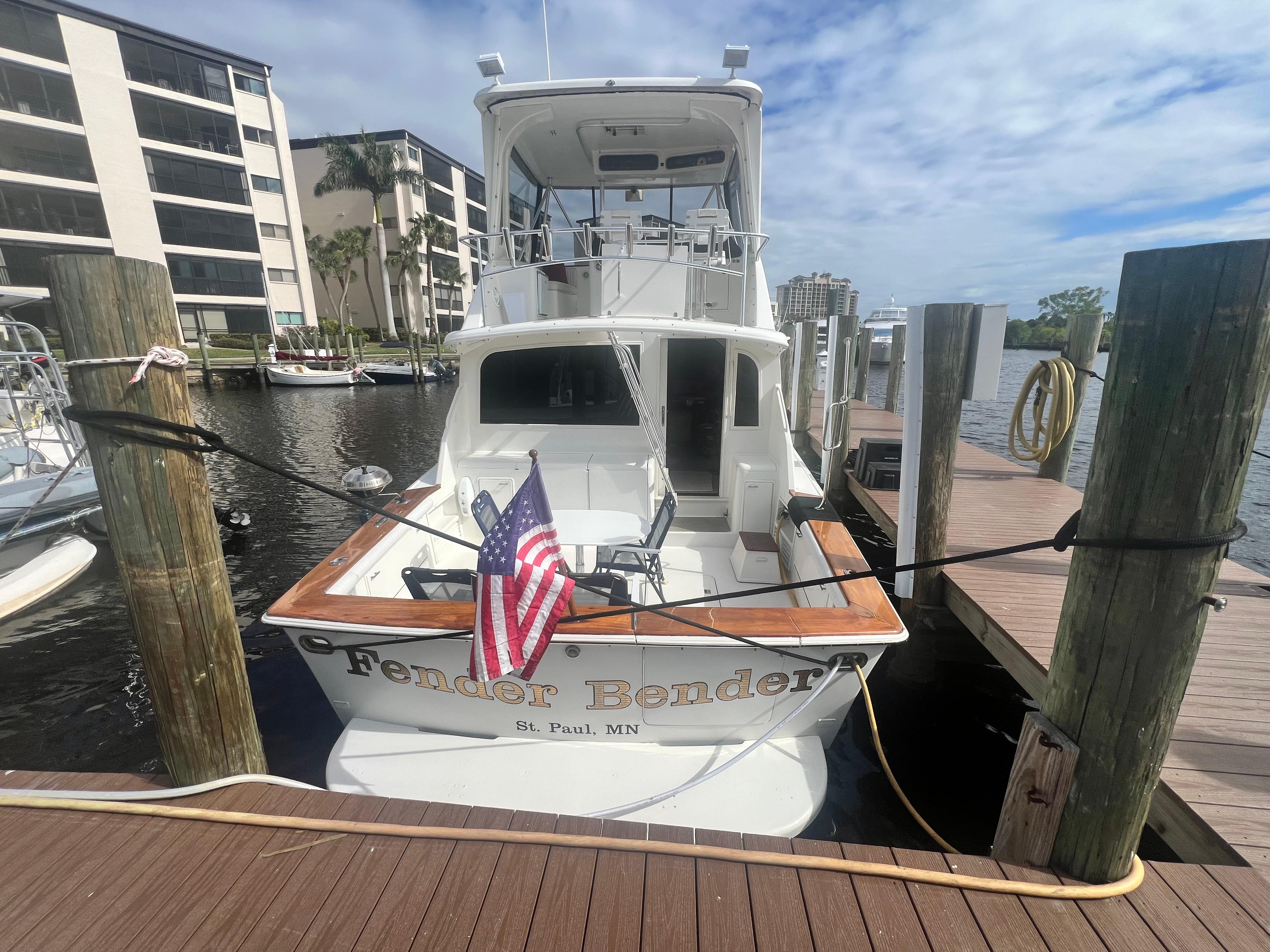 Ocean Yachts-48 Super Sport 1996-Fender Bender FL-US-Ocean Yachts 1996 48 Super Sport docked, displaying American flag, sunny day.-9657986 | Thumbnail