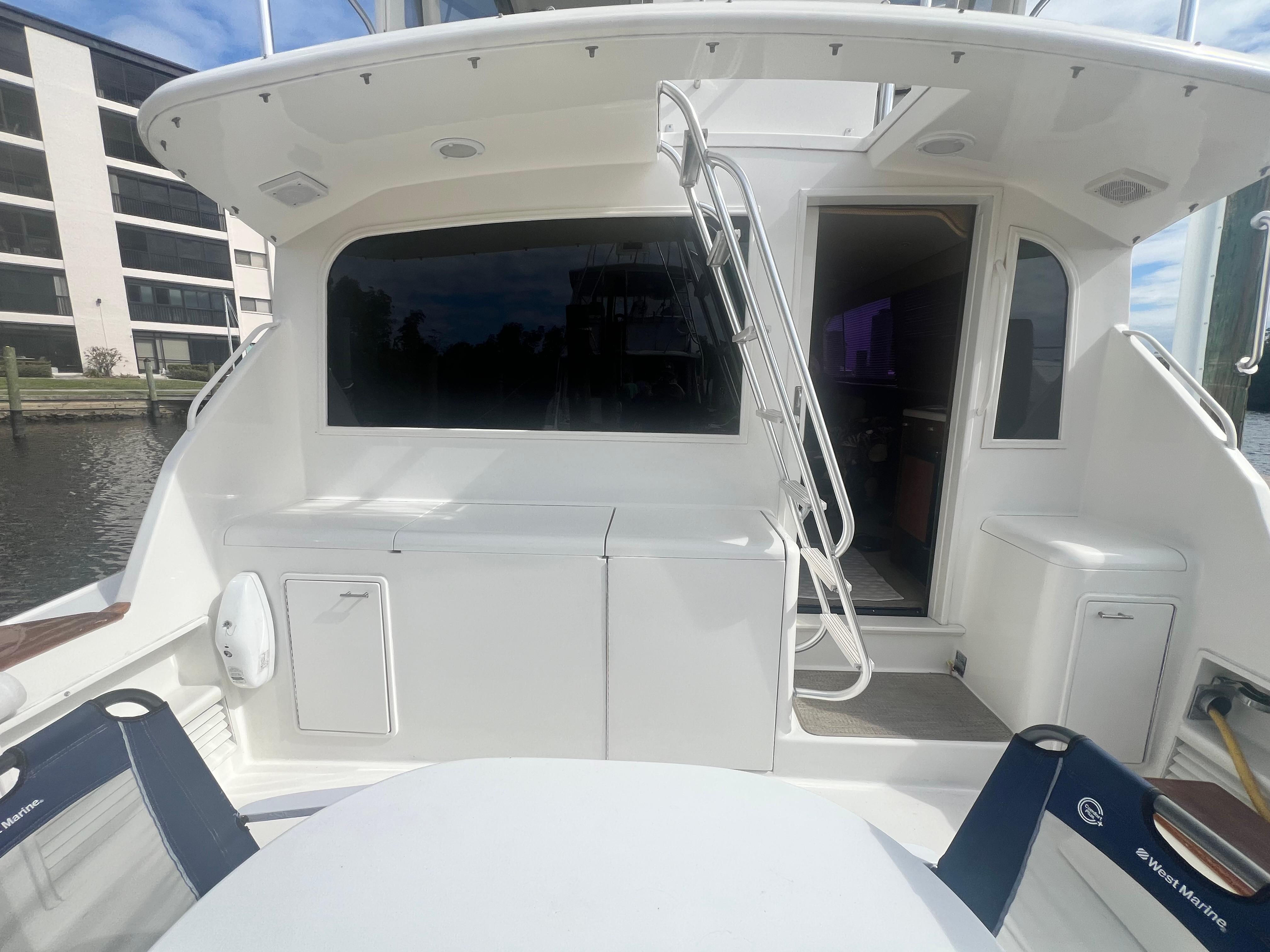 Ocean Yachts-48 Super Sport 1996-Fender Bender FL-US-1996 Ocean Yachts 48 Super Sport yacht deck with seating and storage.-9657986 | Thumbnail