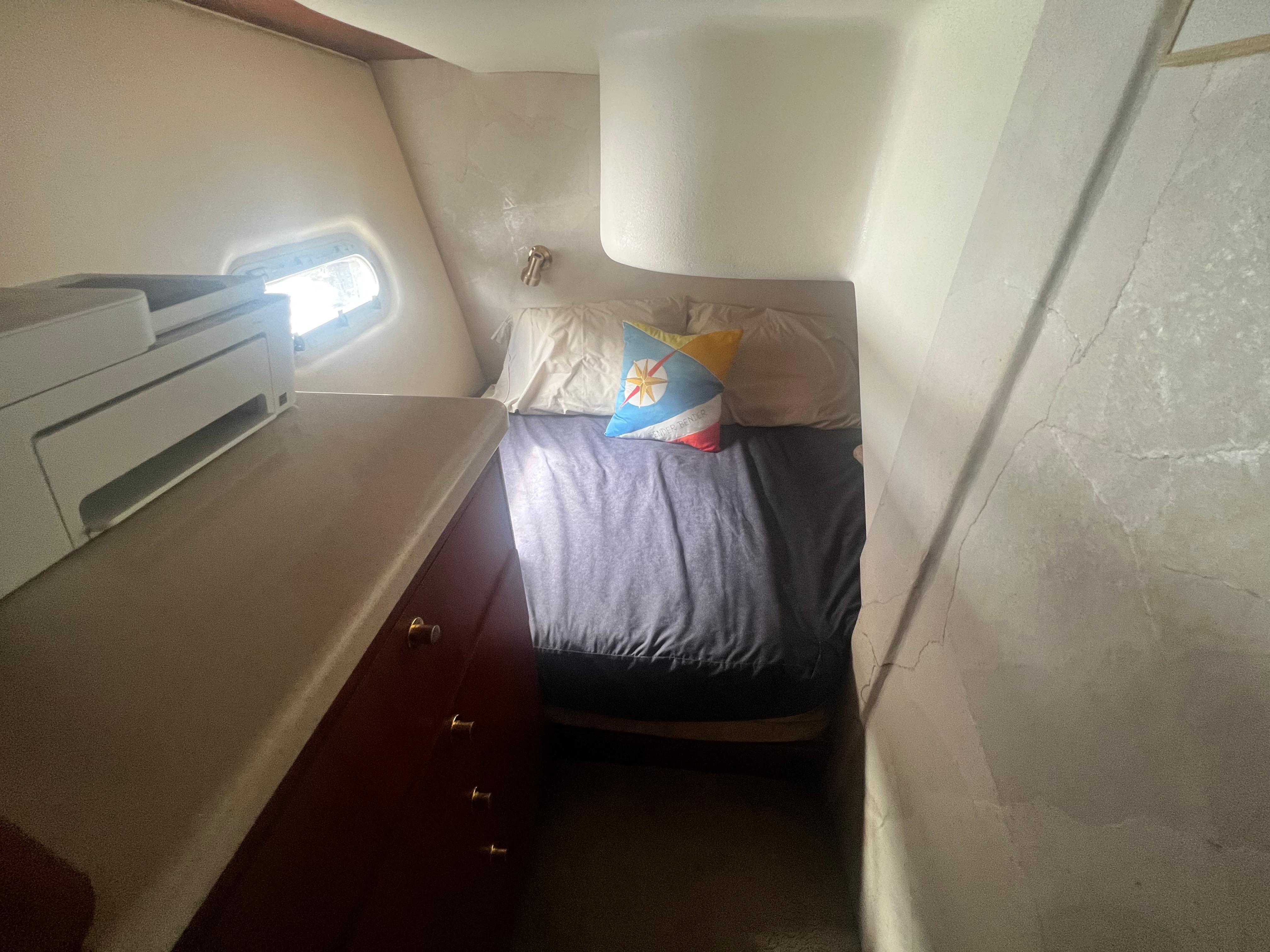 Ocean Yachts-48 Super Sport 1996-Fender Bender FL-US-1996 Ocean Yachts 48 Super Sport cabin with bed, window, and storage drawers.-9657986 | Thumbnail