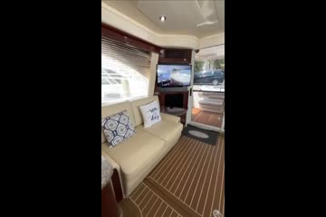 Sea Ray 44 Sedan Bridge video