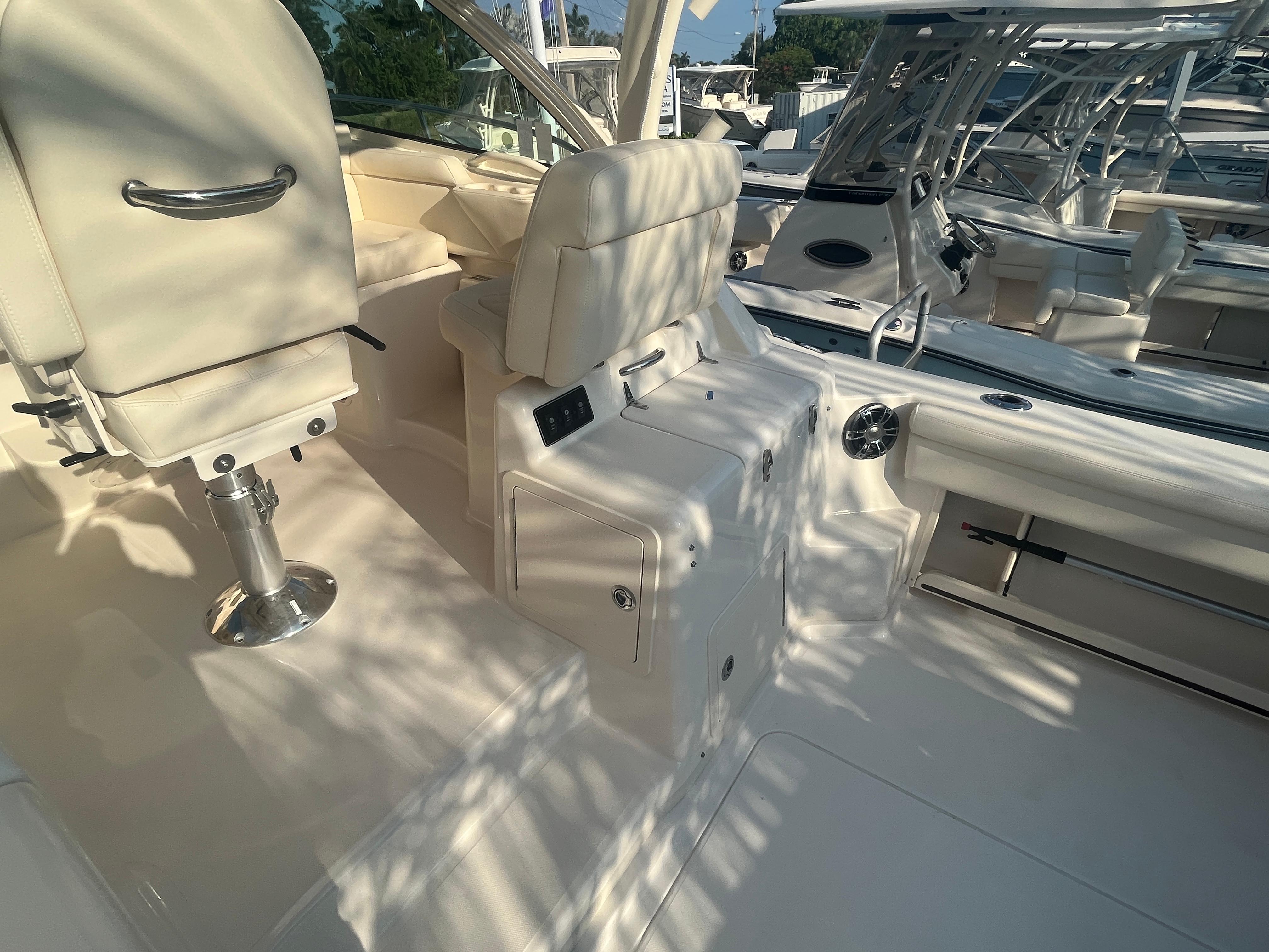 2022 Grady-White Express 330