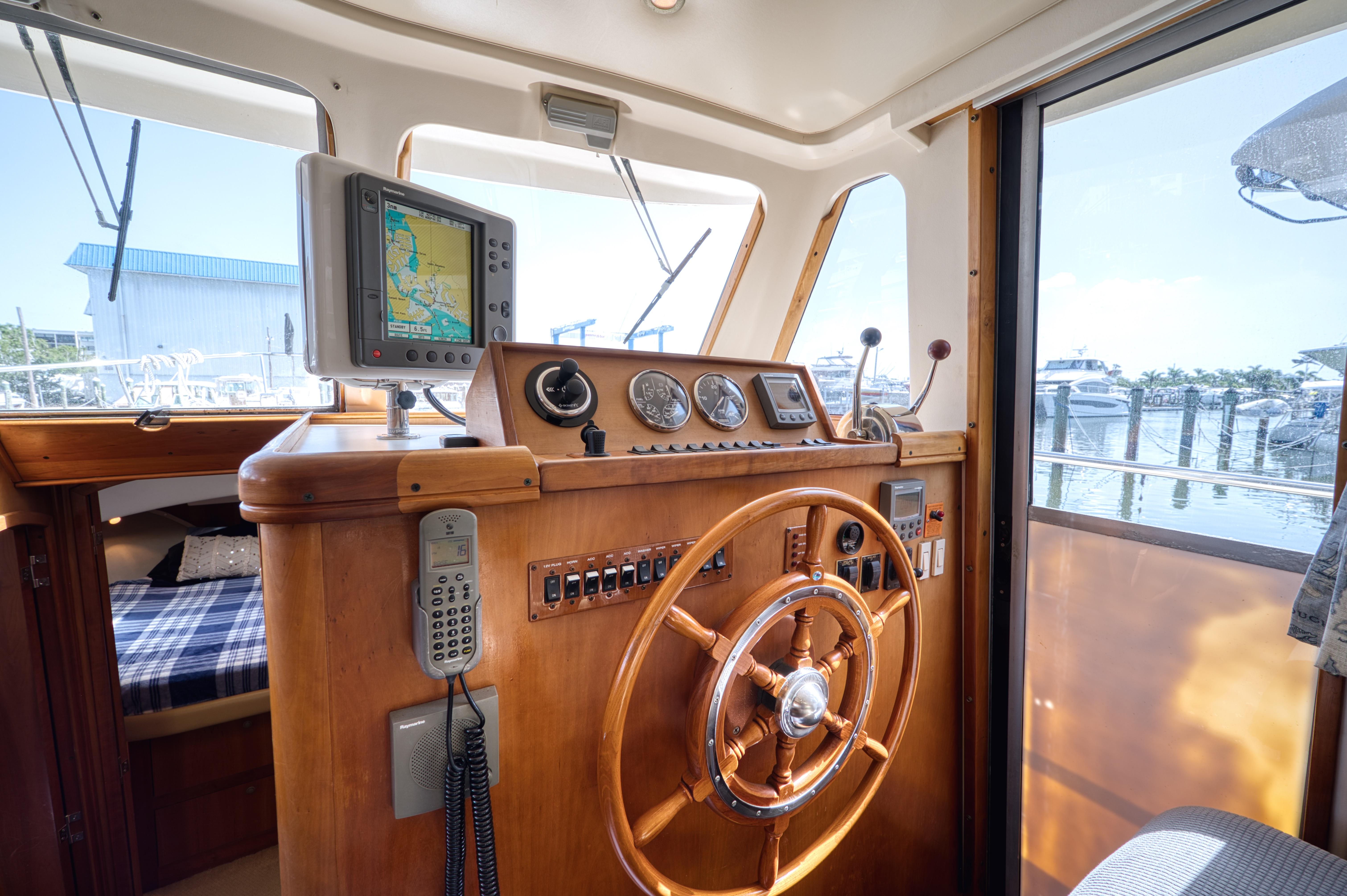 2004-mainship-390-trawler-power-9800811-978606010-0-200520250700-17
