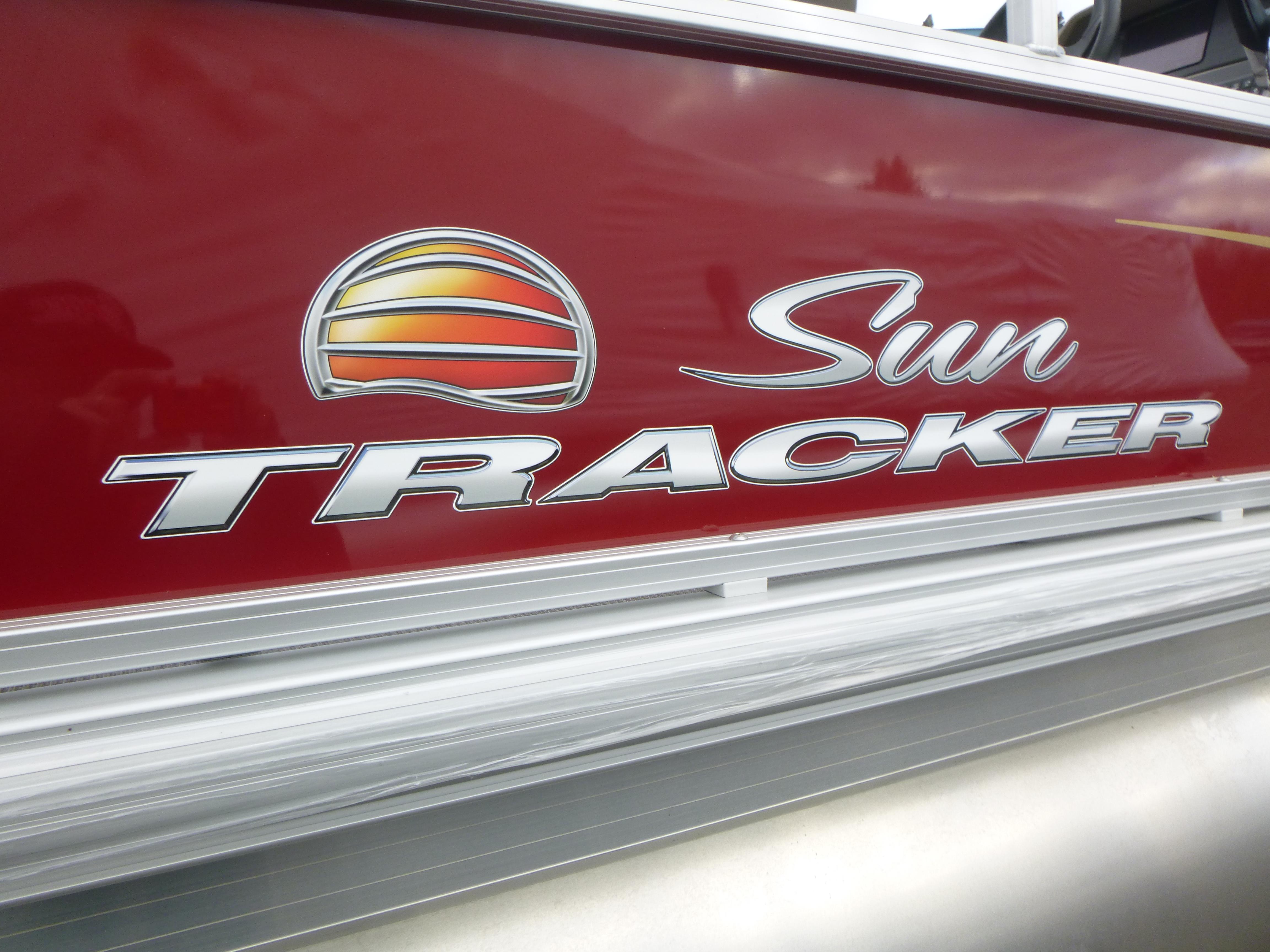 2025 Sun Tracker Party Barge 18 DLX Gallery