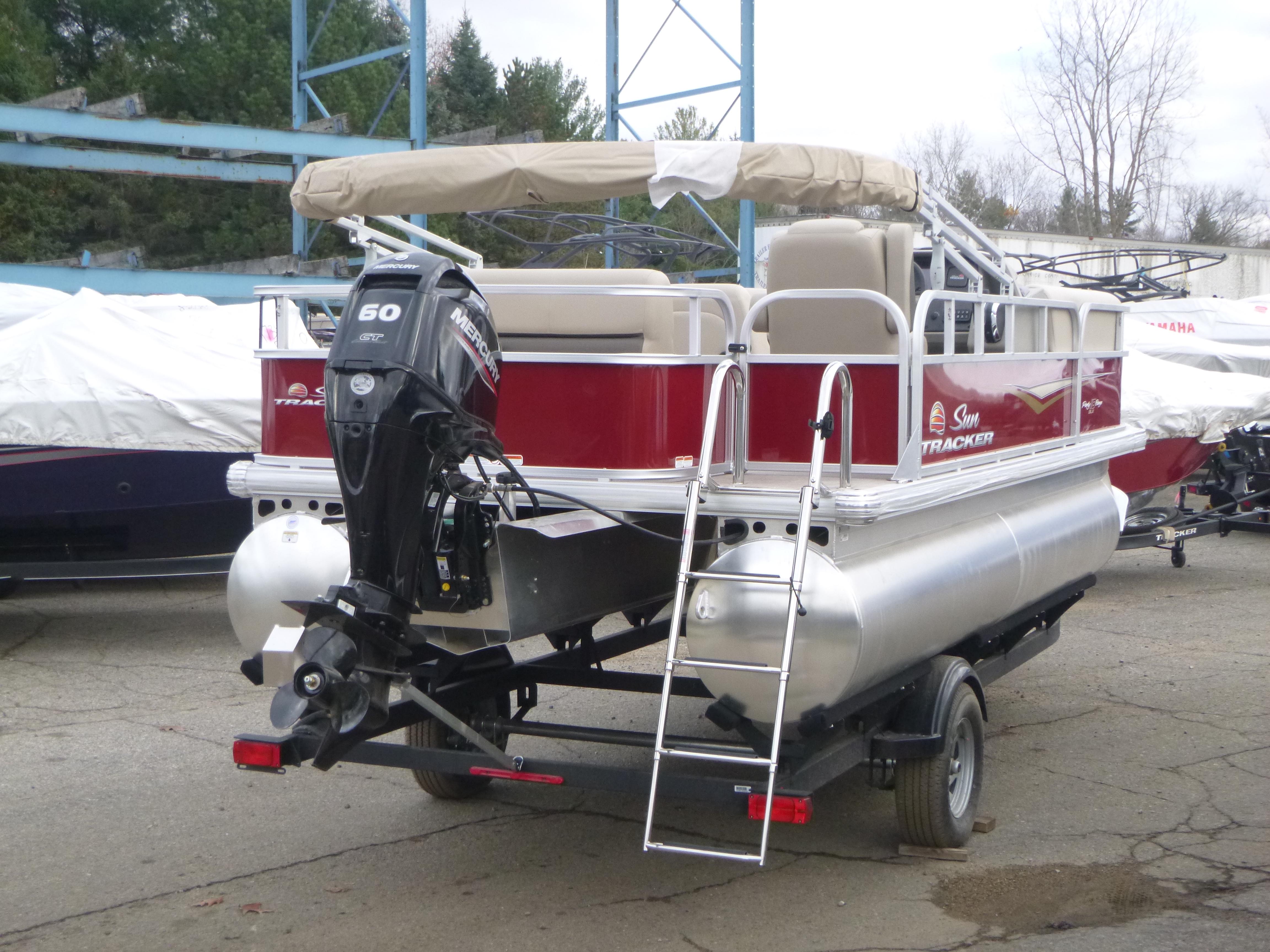 2025 Sun Tracker Party Barge 18 DLX Gallery