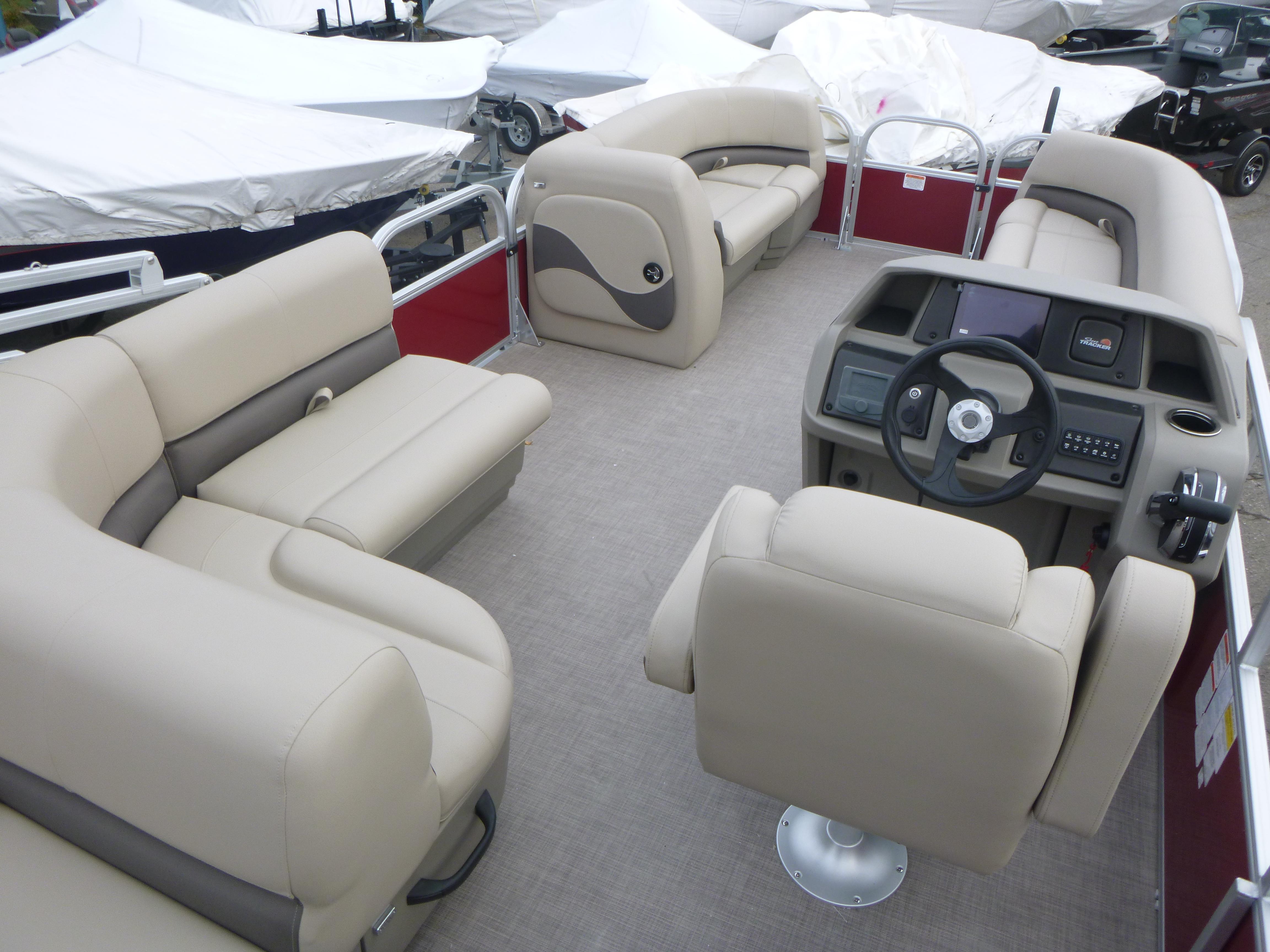 2025 Sun Tracker Party Barge 18 DLX Gallery