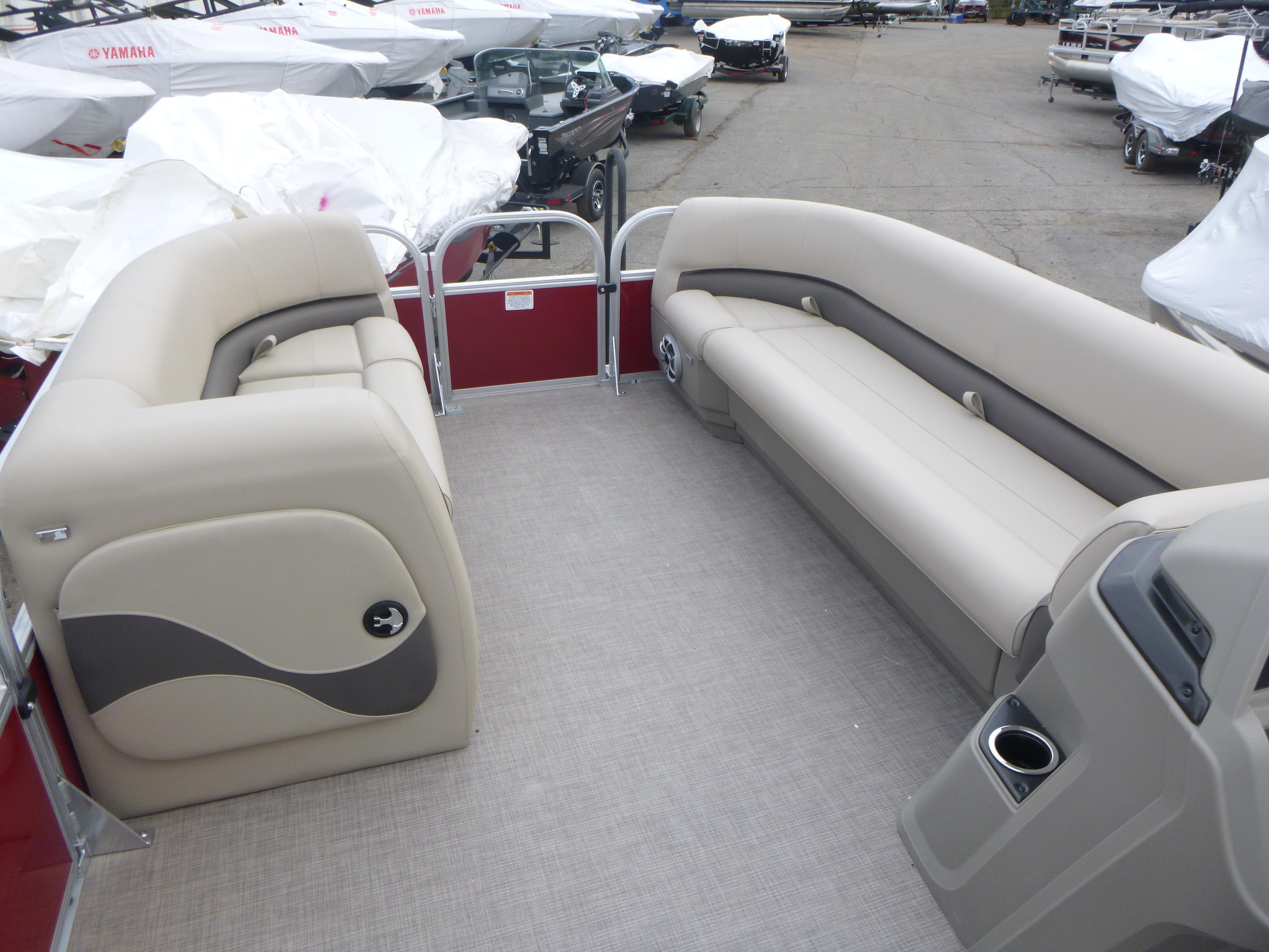 2025 Sun Tracker Party Barge 18 DLX Gallery