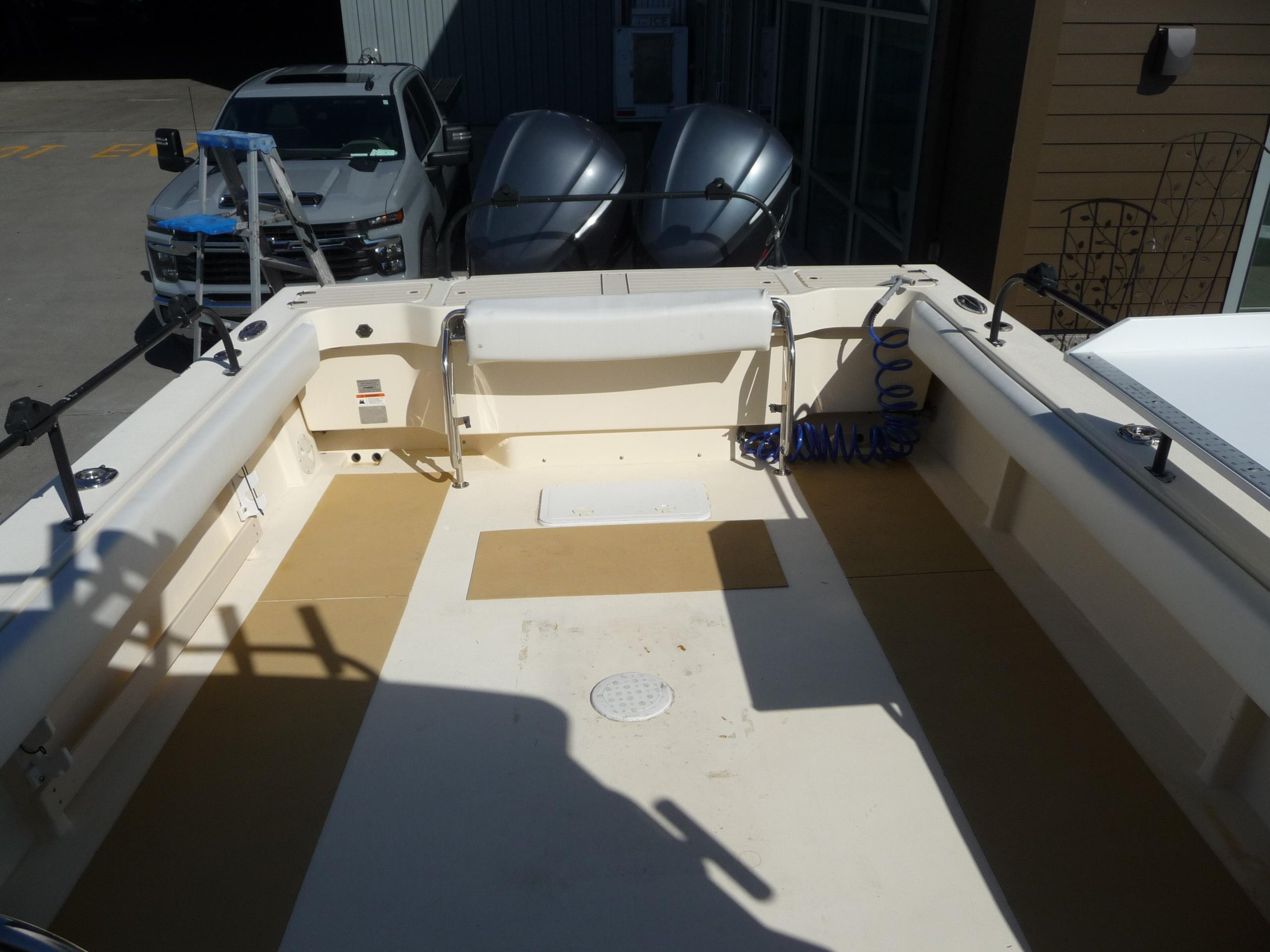 2013-parker-2820-xld-sport-cabin-power-9770835-20250424143709795-1_XLARGE