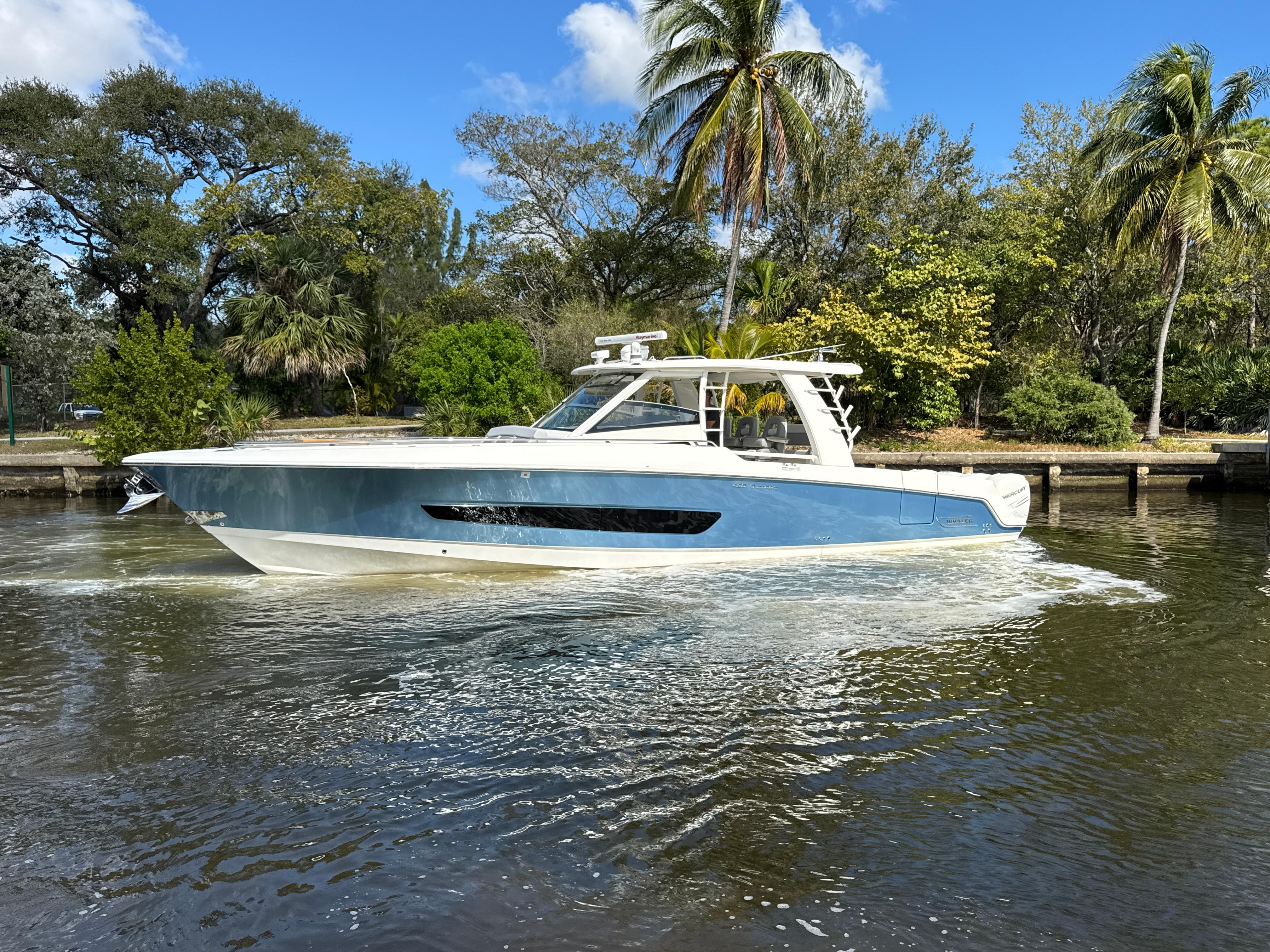 2016-boston-whaler-420-outrage-power-9750842-20250606070338462-1_XLARGE