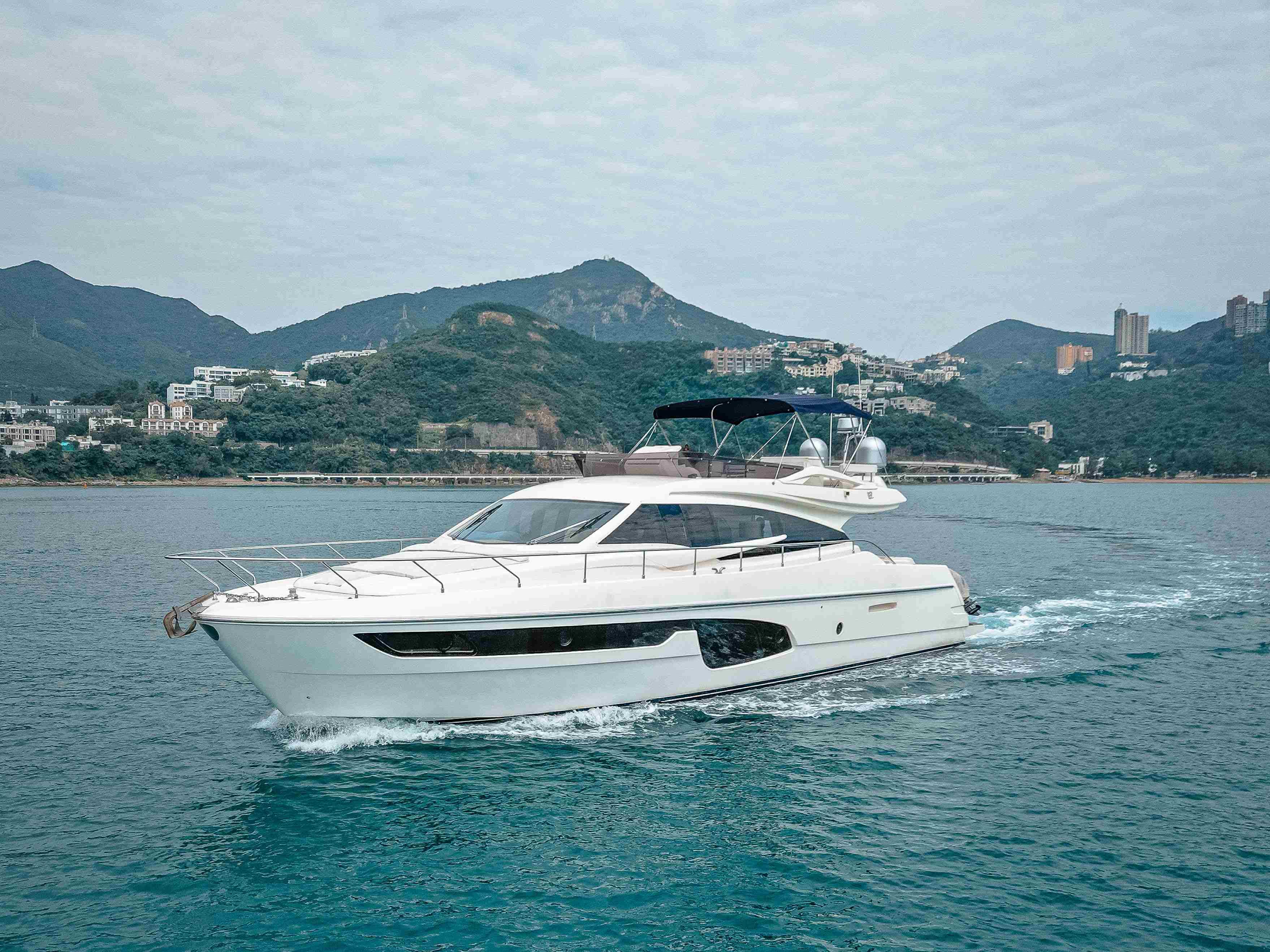 2015 Ferretti Yachts 650