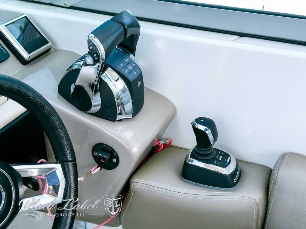 2021-crownline-e305-xs-power-9210851-977826669-0-050520252025-24