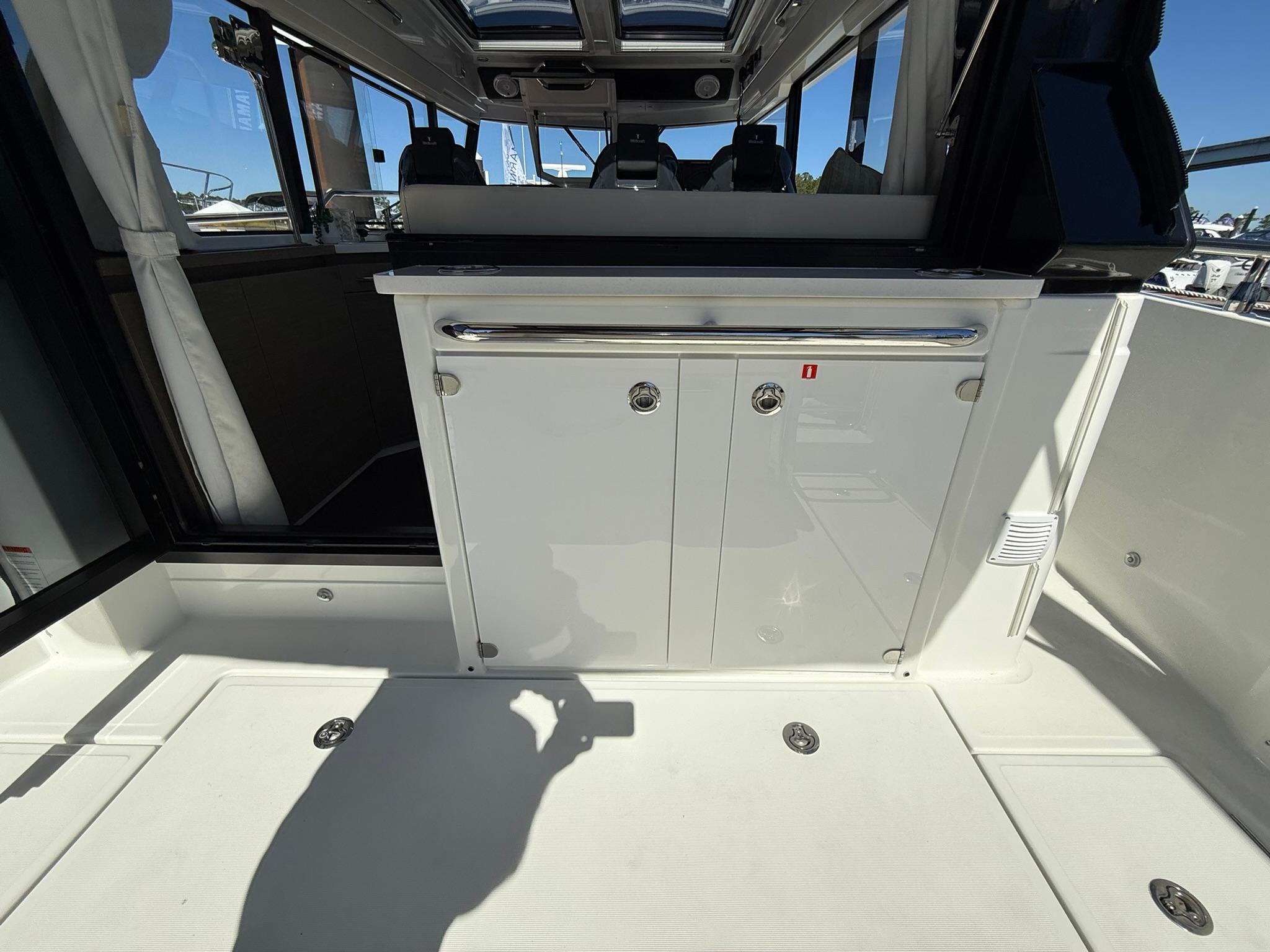 2023-wellcraft-38-explorer-power-9650853-20250327090119930-1_XLARGE