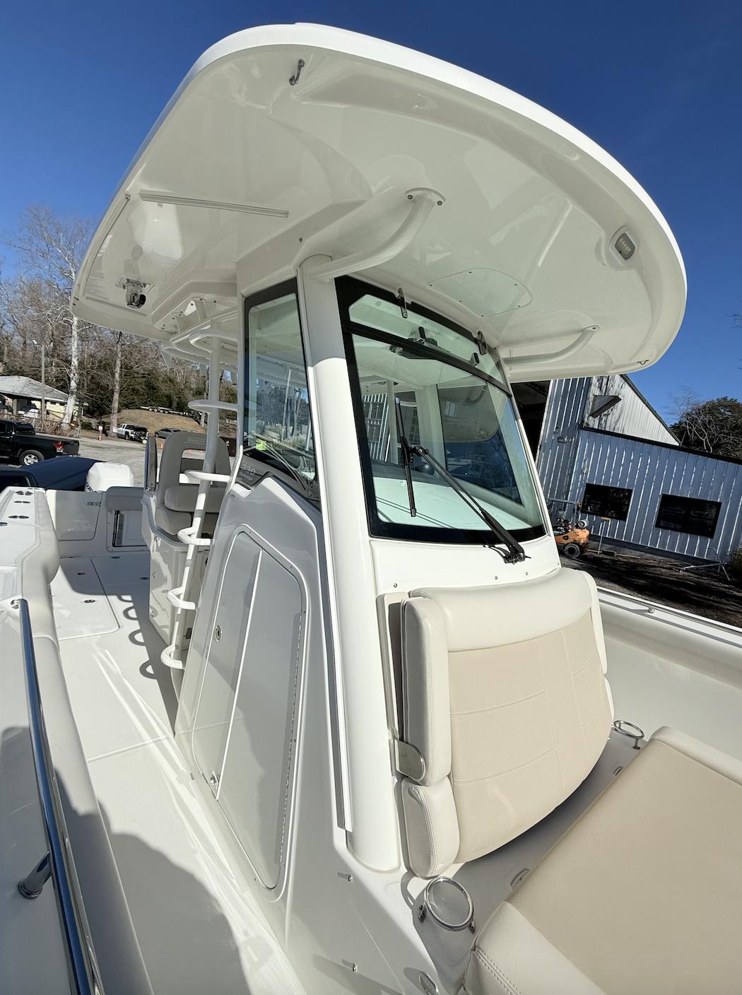 2019 Boston Whaler 330 Outrage