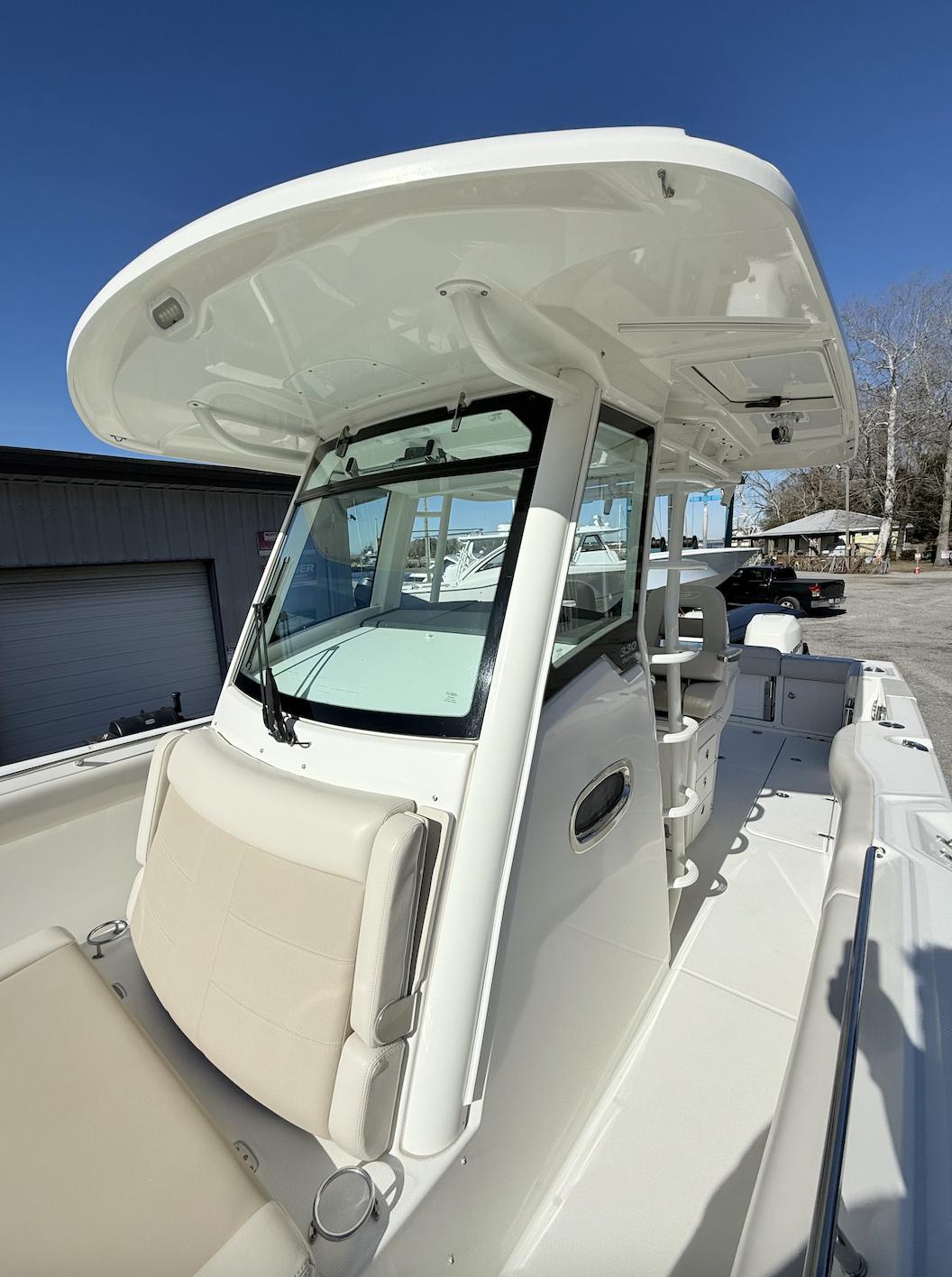 2019 Boston Whaler 330 Outrage