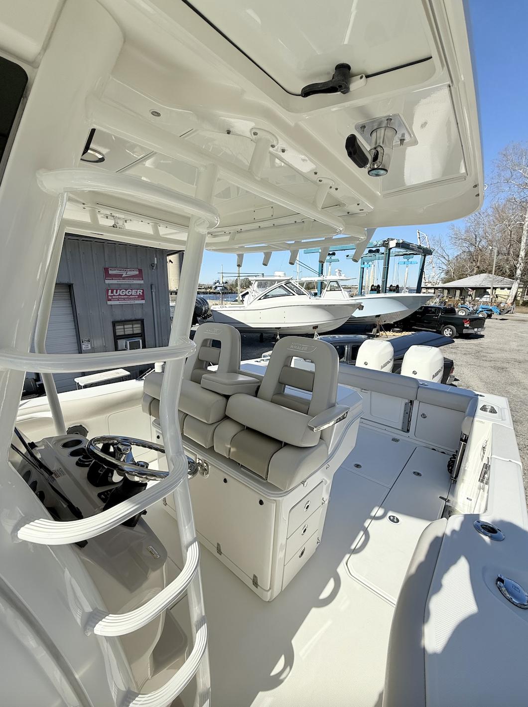 2019 Boston Whaler 330 Outrage