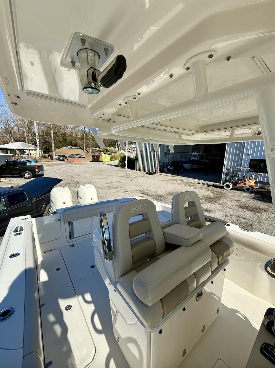 2019 Boston Whaler 330 Outrage