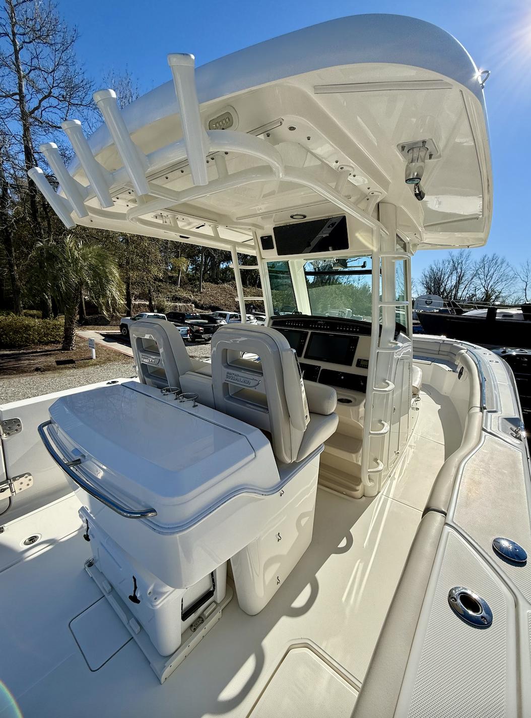 2019 Boston Whaler 330 Outrage