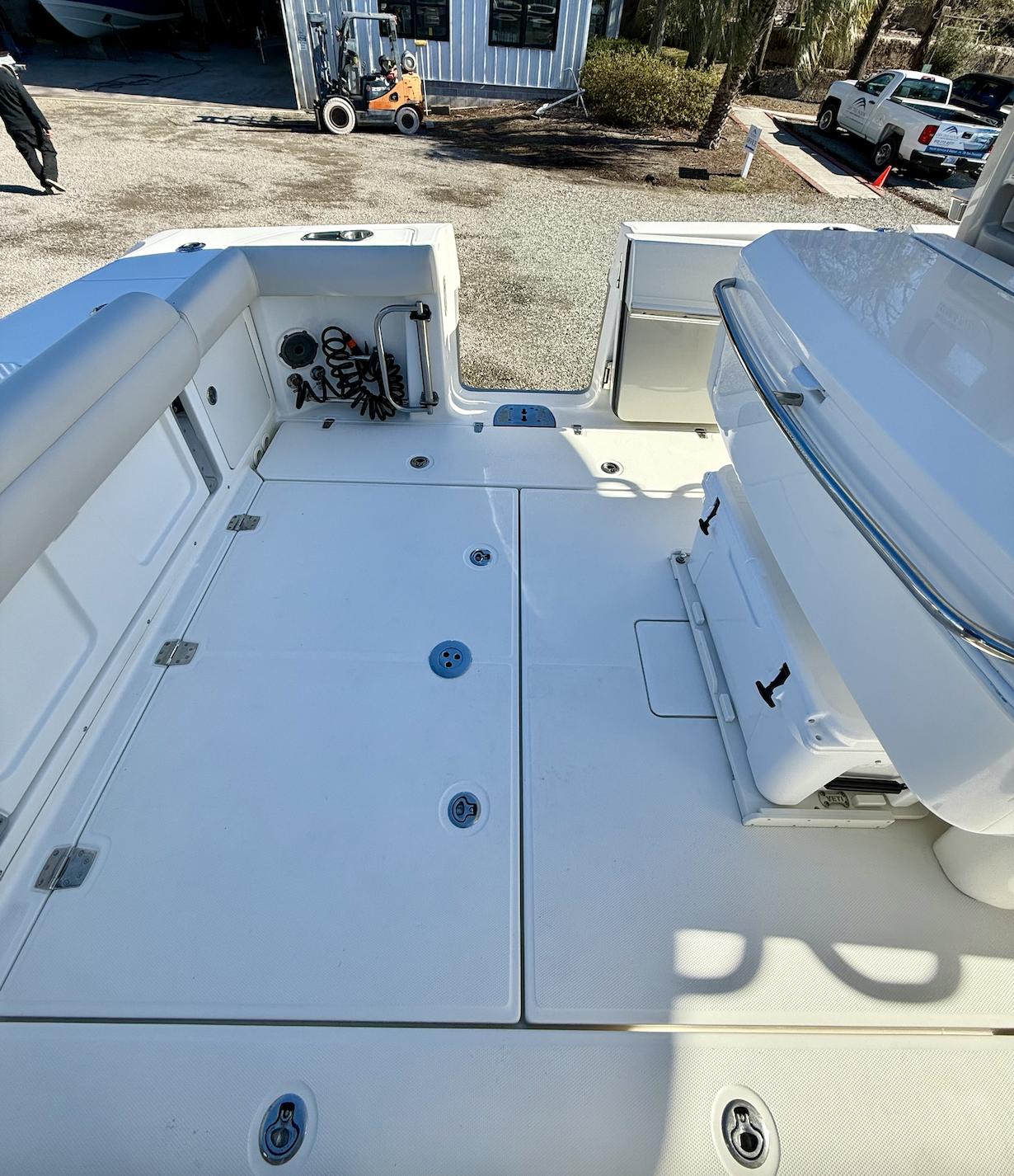 2019 Boston Whaler 330 Outrage