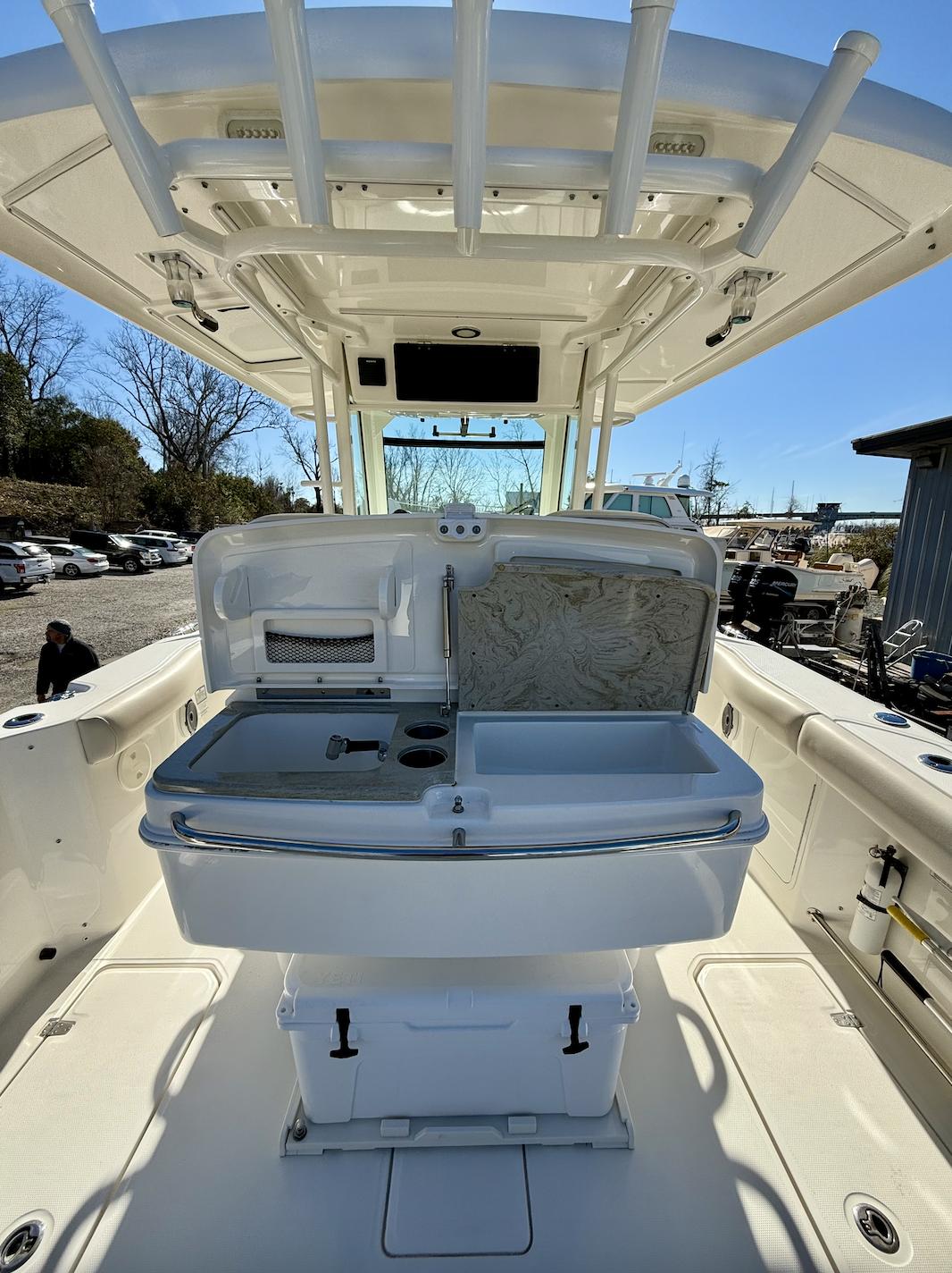 2019 Boston Whaler 330 Outrage