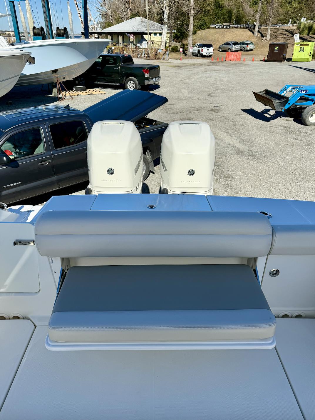 2019 Boston Whaler 330 Outrage