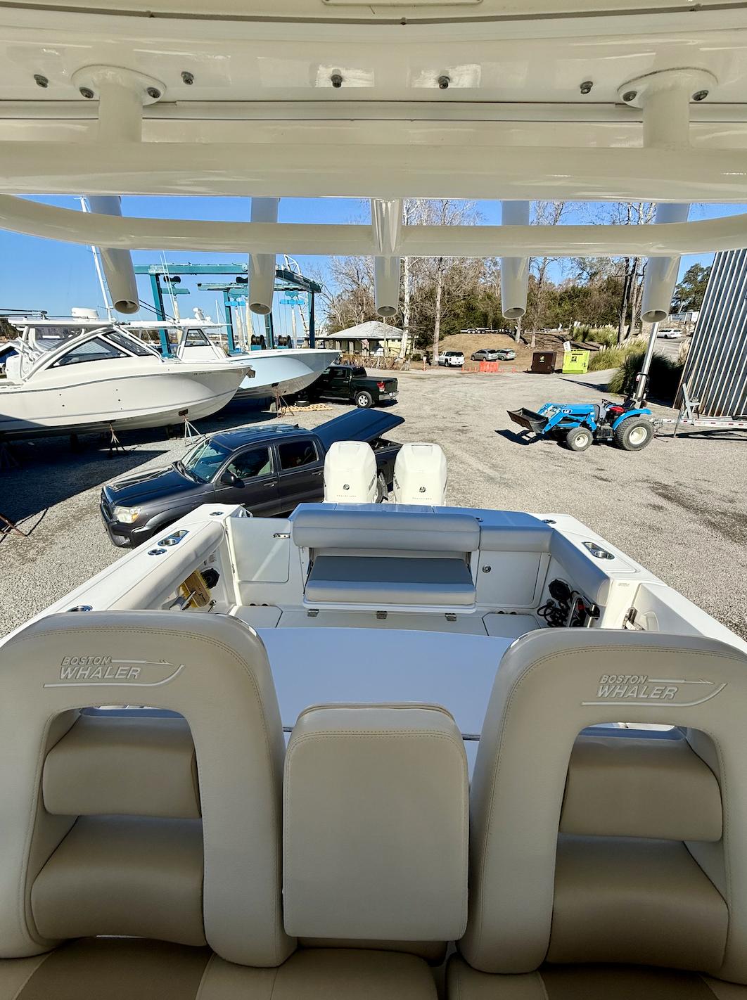 2019 Boston Whaler 330 Outrage