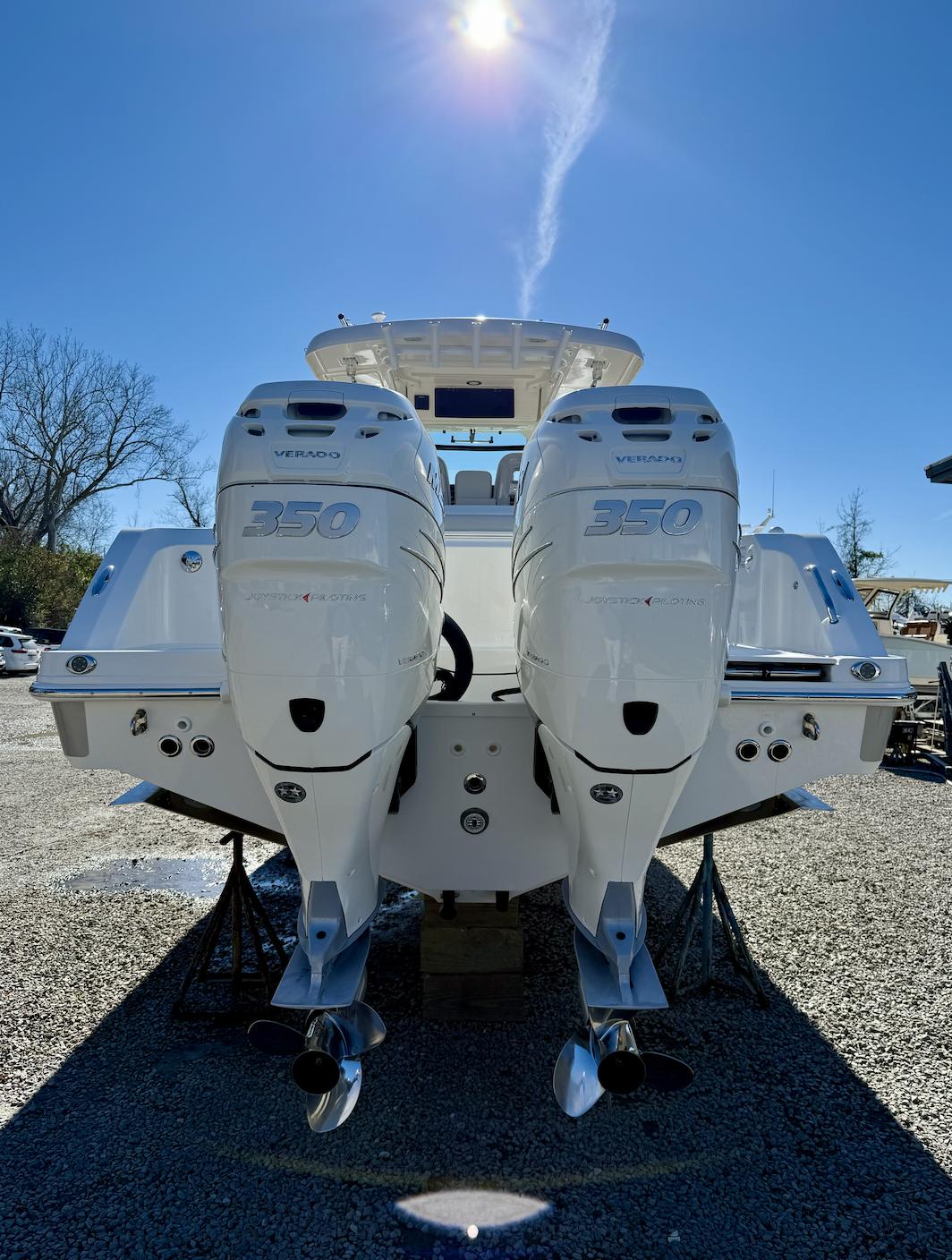 2019 Boston Whaler 330 Outrage