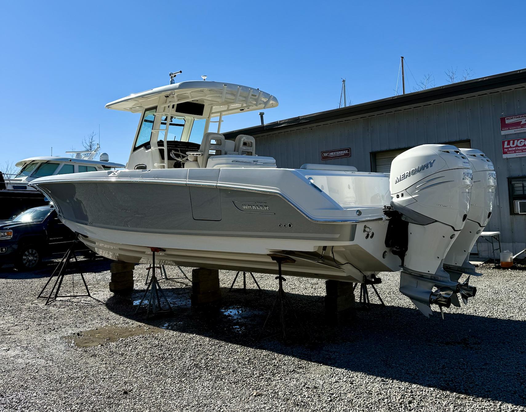 2019 Boston Whaler 330 Outrage