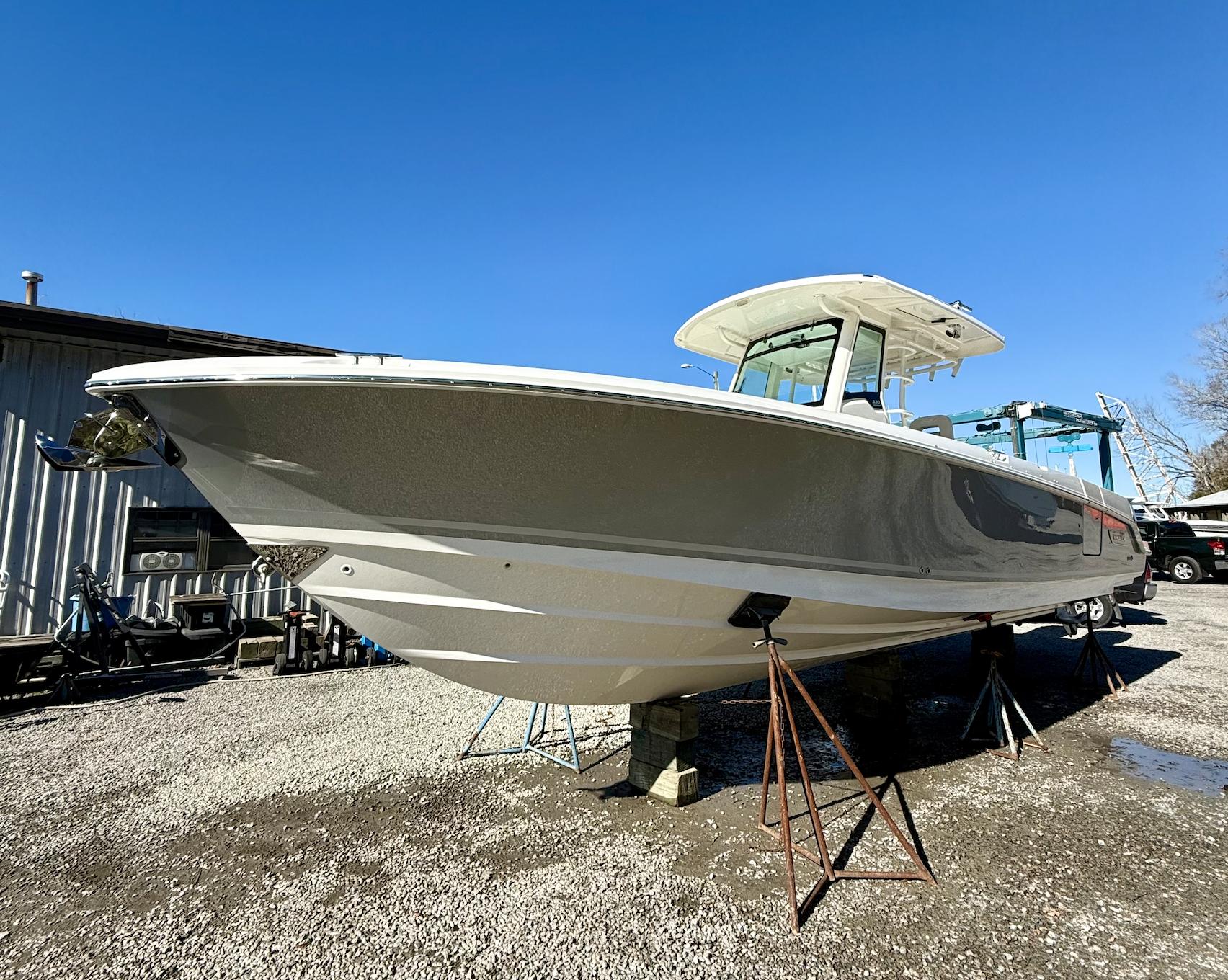 2019 Boston Whaler 330 Outrage