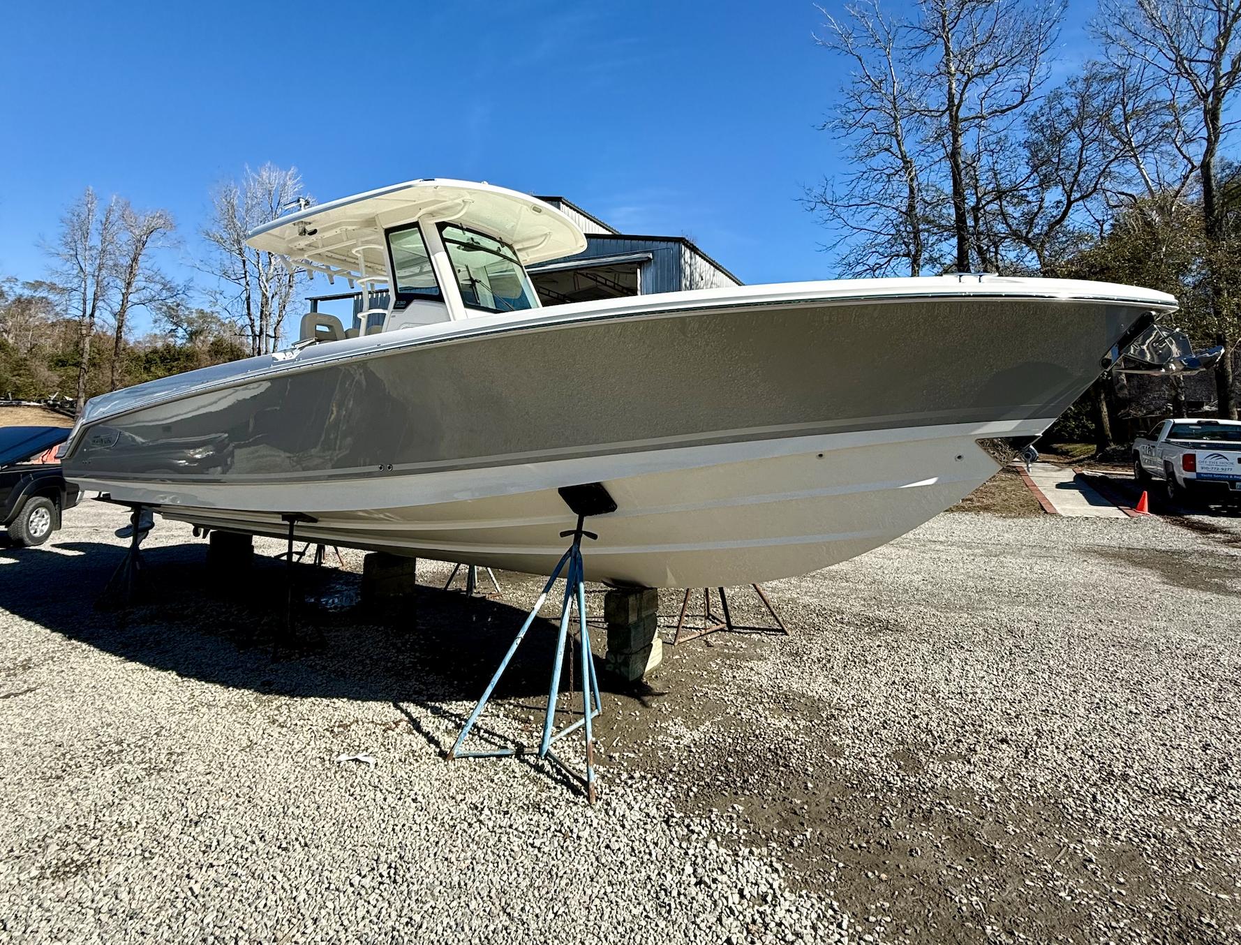 2019 Boston Whaler 330 Outrage