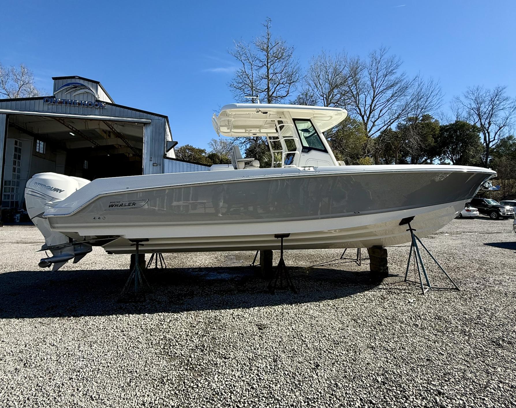 2019 Boston Whaler 330 Outrage