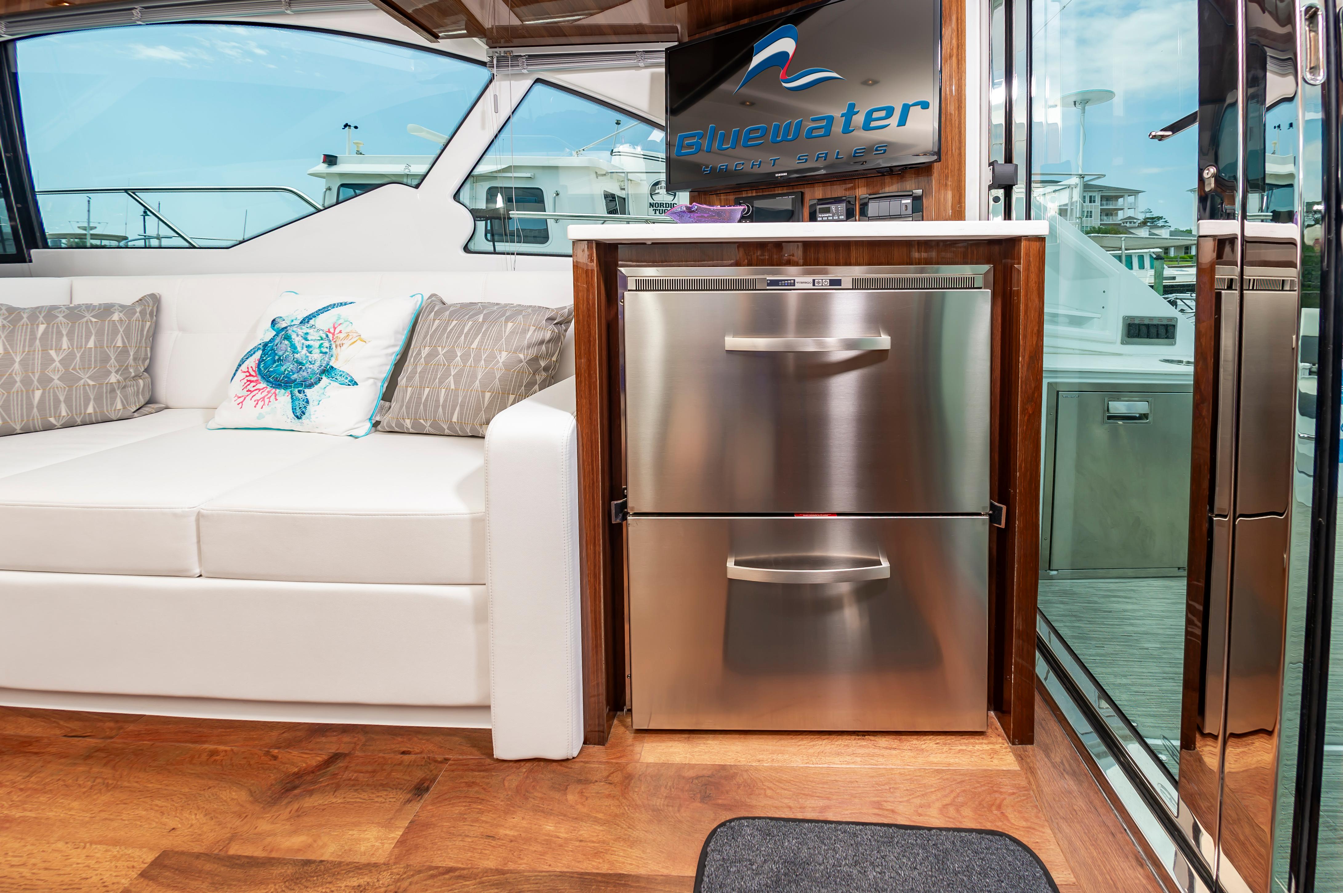 2021-cruisers-yachts-50-cantius-power-9750858-978482208-0-190520250856-18
