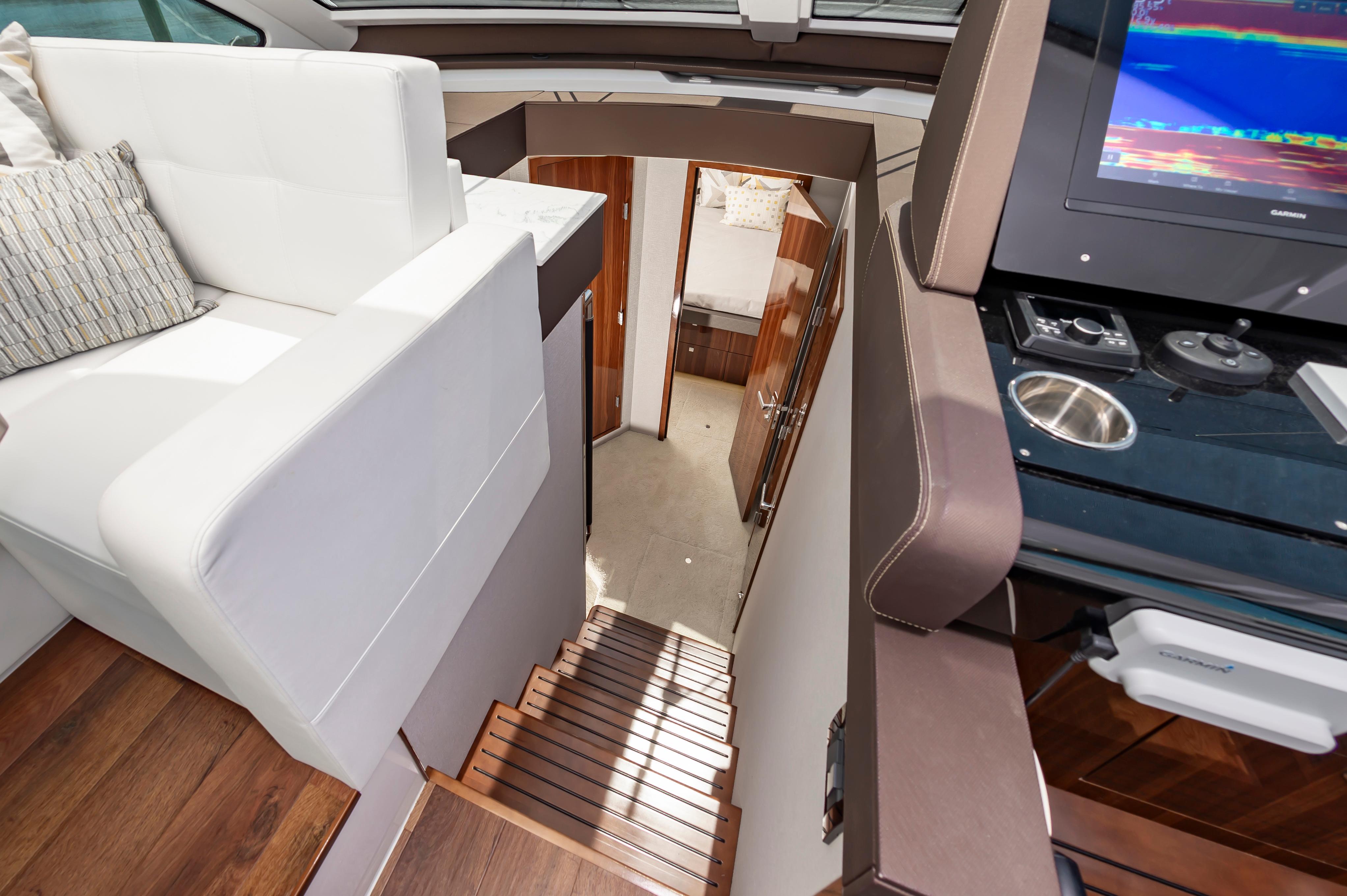 2021-cruisers-yachts-50-cantius-power-9750858-978482239-0-190520250857-27