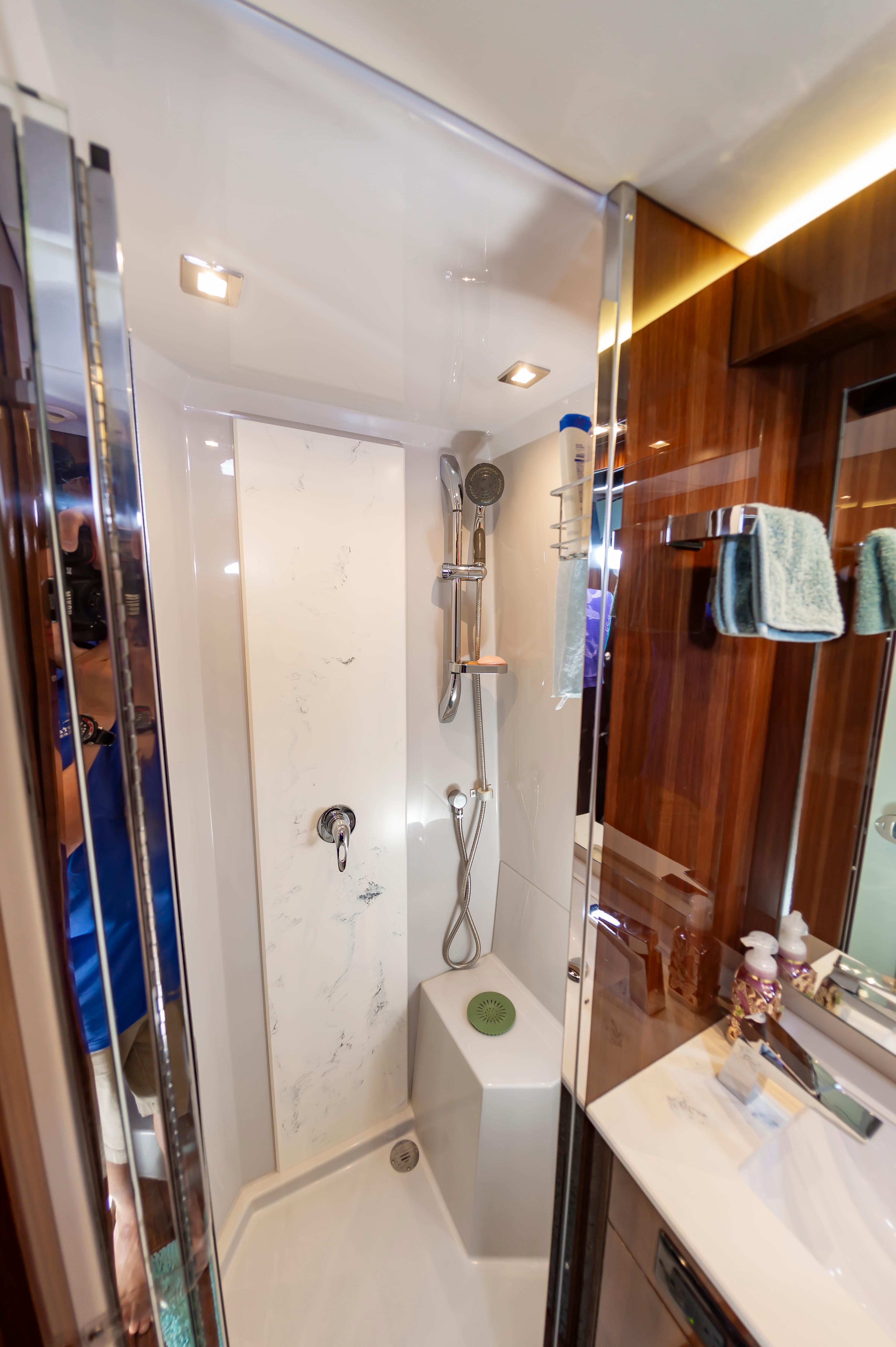 2021-cruisers-yachts-50-cantius-power-9750858-978482310-0-190520250908-33
