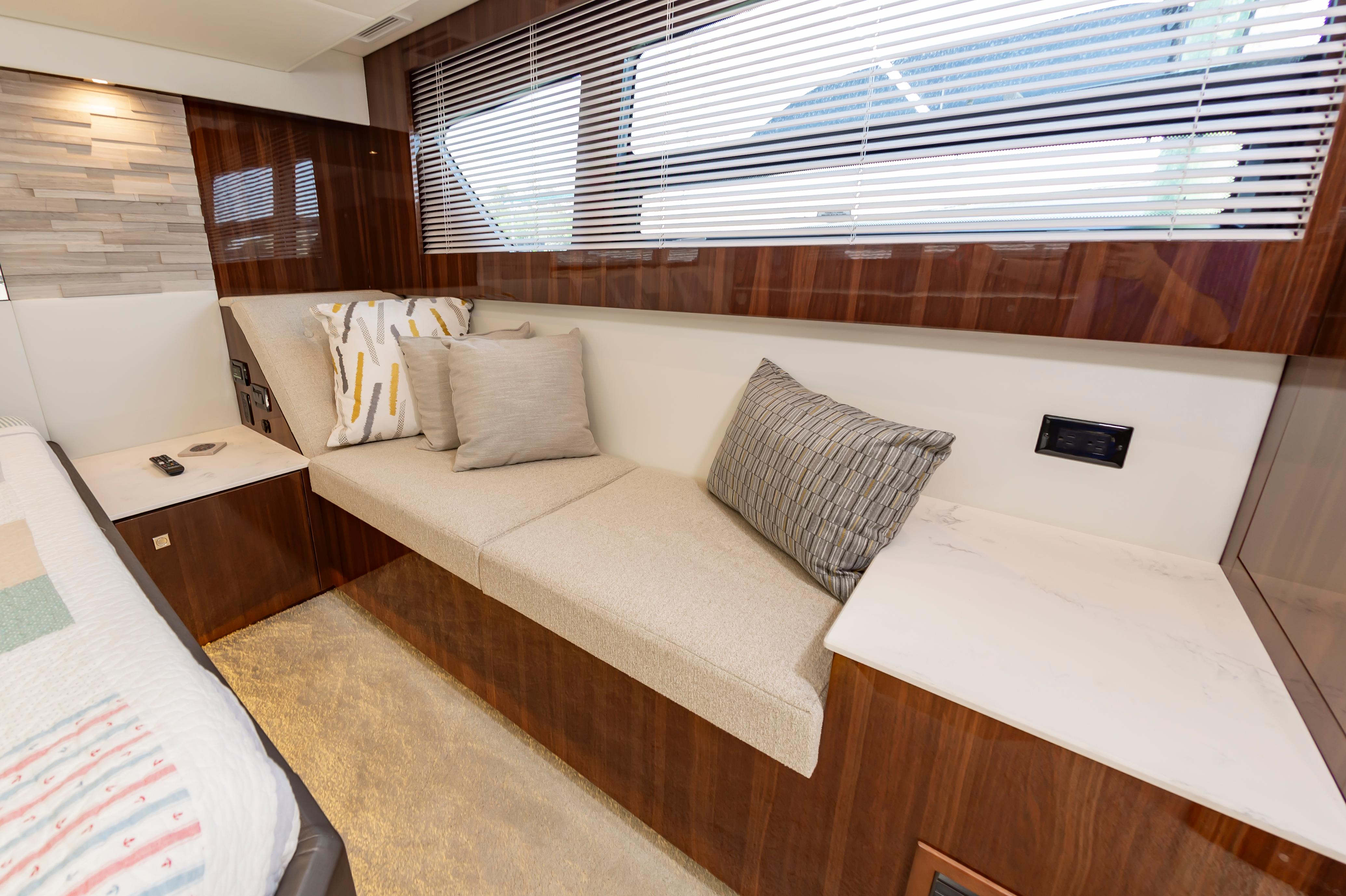 2021-cruisers-yachts-50-cantius-power-9750858-978482416-0-190520250908-30