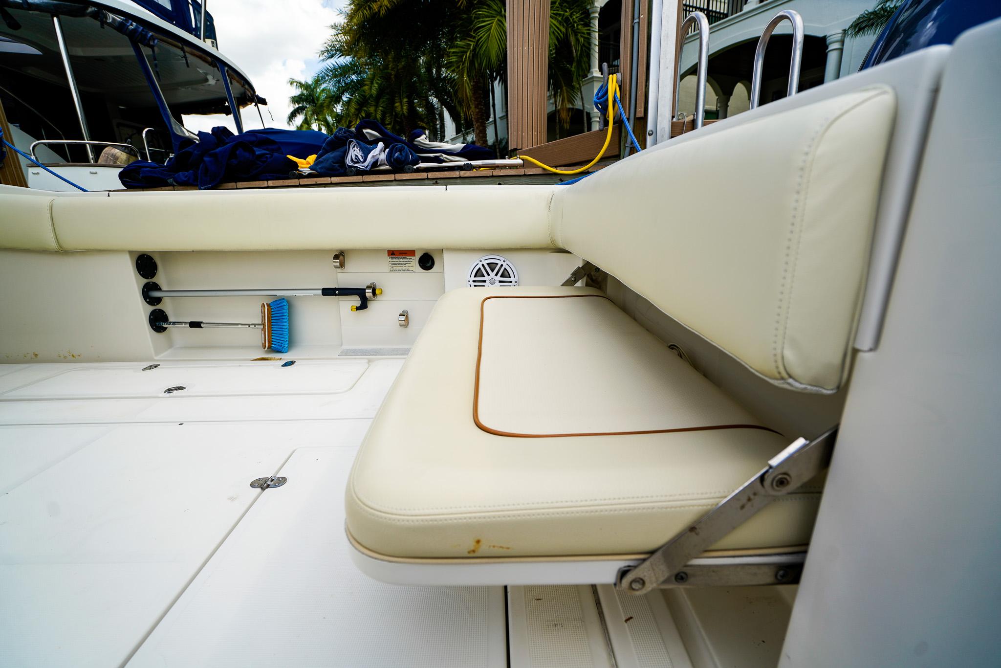2008-chris-craft-catalina-29-power-9750862-20250411143410316-1_XLARGE