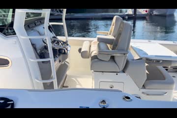 Boston-whaler 330-OUTRAGE video