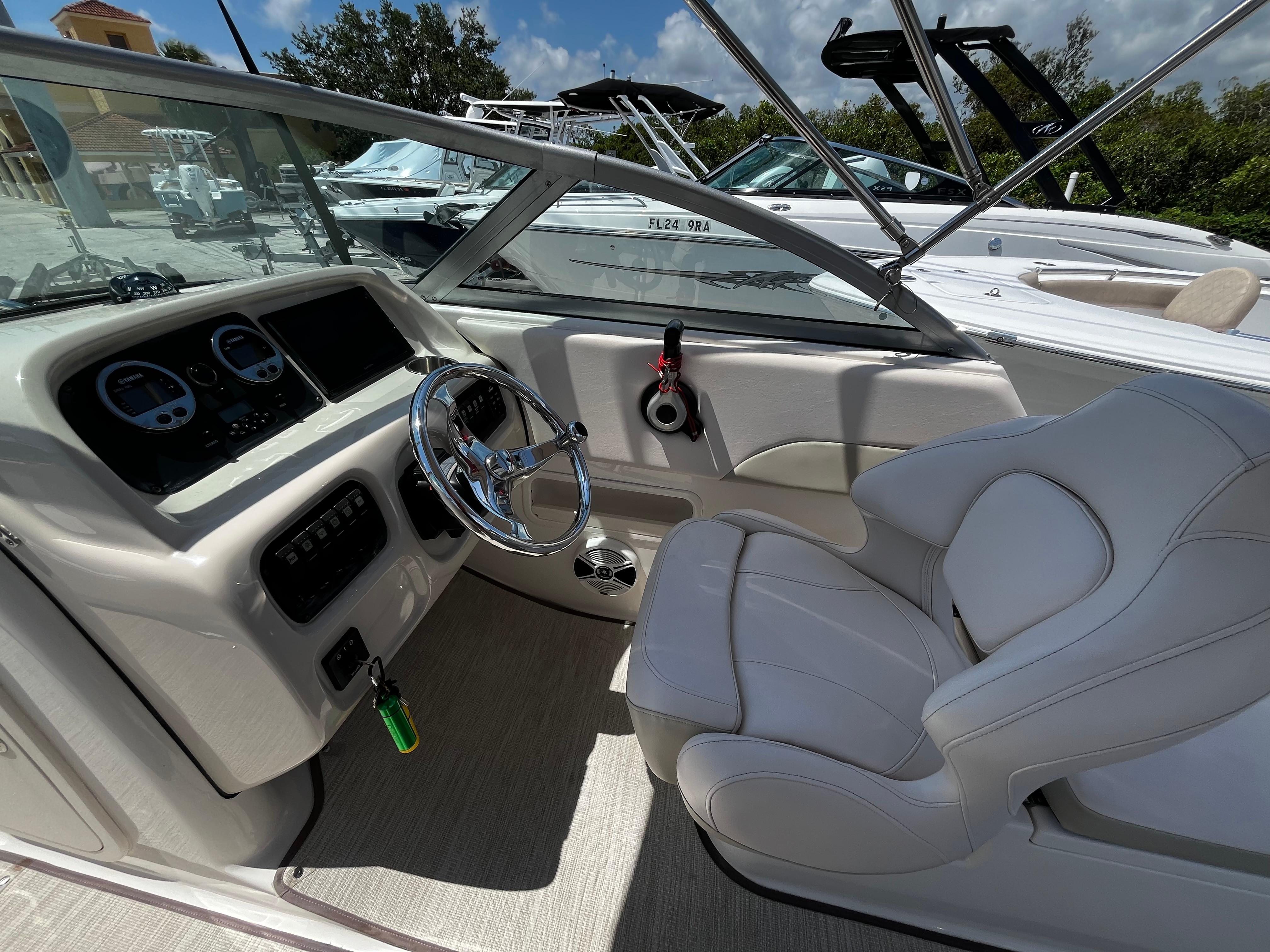 2017 Robalo R227 Dual Console-13