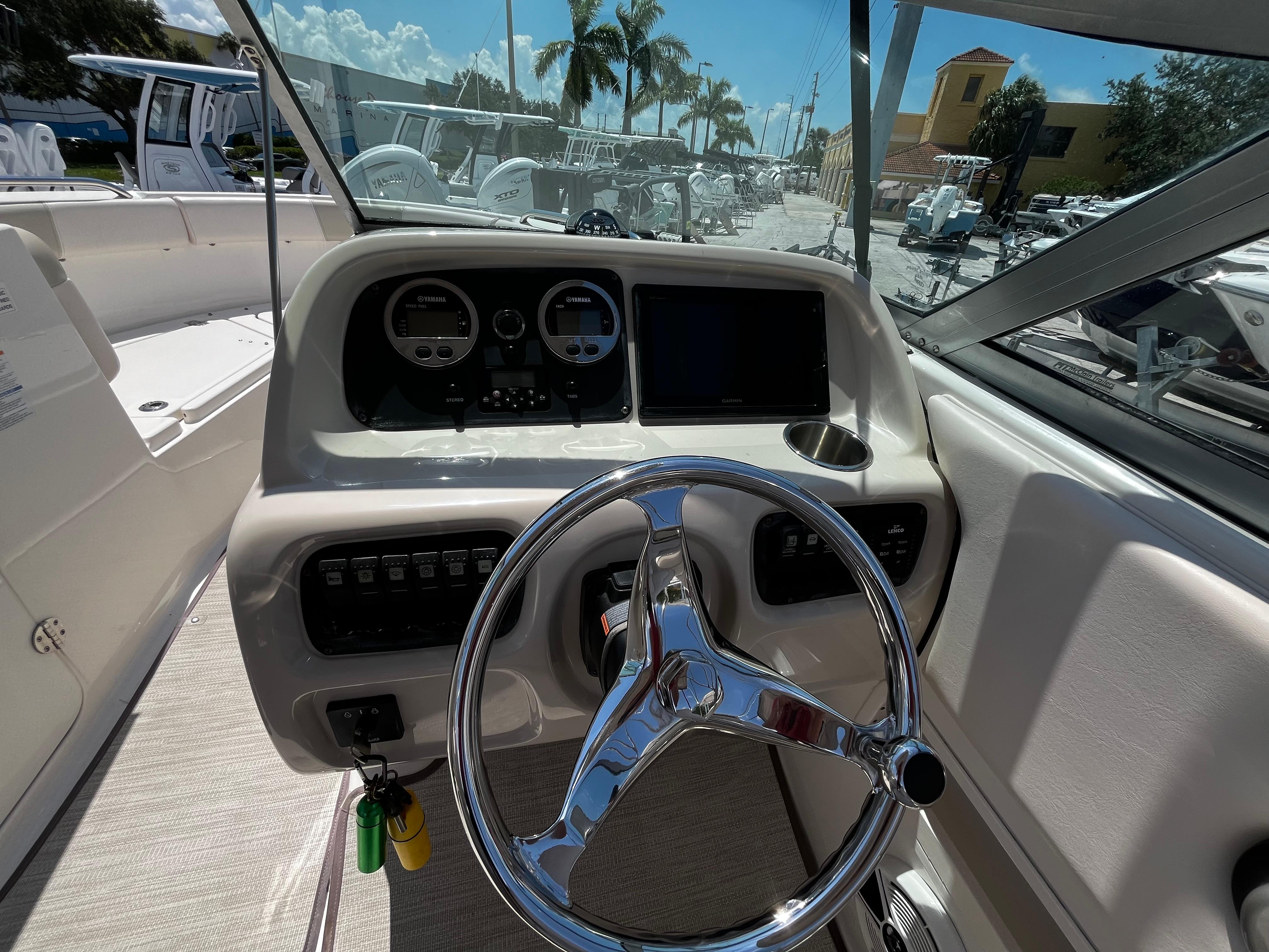 2017 Robalo R227 Dual Console-15