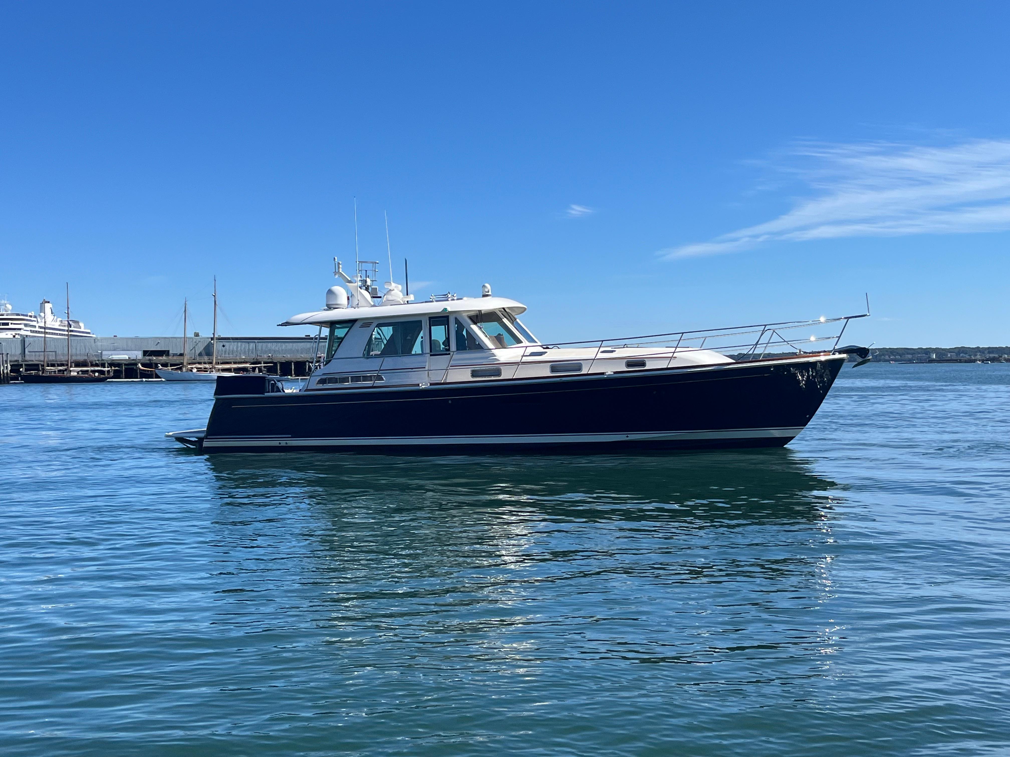 2019 Sabre 48 Salon Express0