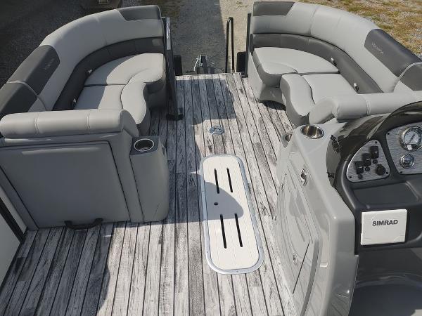 2021 Veranda boat for sale, model of the boat is VR22RC Deluxe Tri-Toon Package & Image # 14 of 34