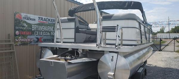 2021 Veranda boat for sale, model of the boat is VR22RC Deluxe Tri-Toon Package & Image # 24 of 34