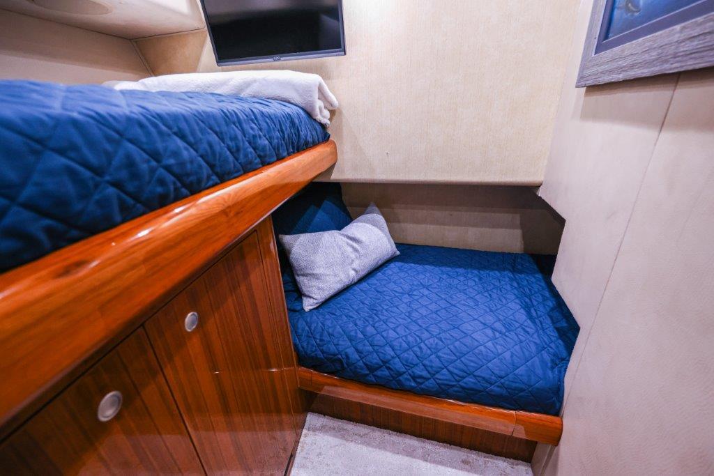 Viking 54 Blue Eyes - Starboard Stateroom, Crossover Berths