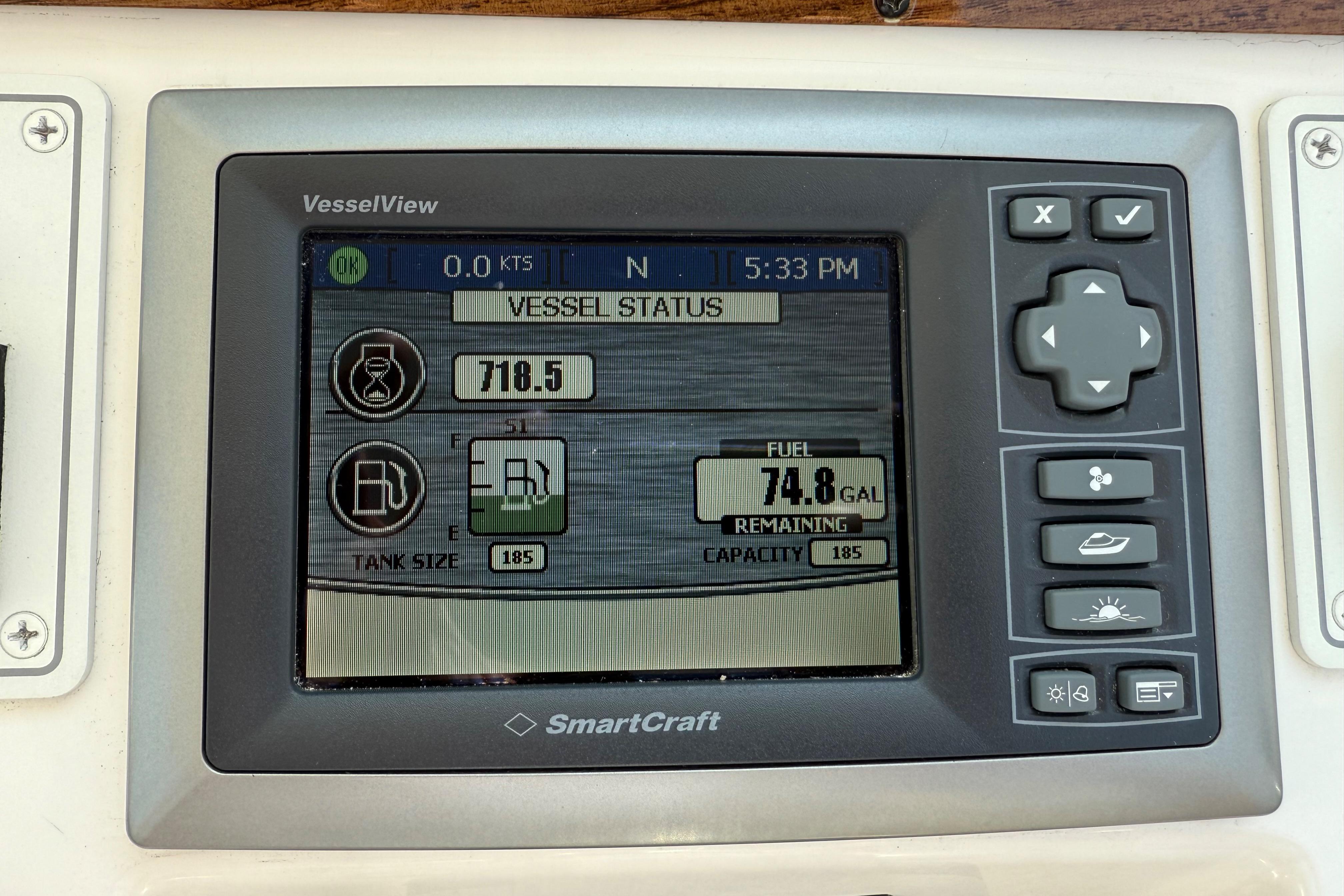 SmartCraft VesselView display on 2013 Back Cove 34, showing fuel status and vessel information.