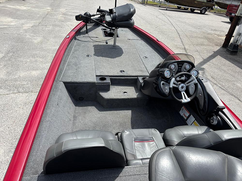 2024 Tracker Pro Team 190 TX boat interior with steering console and seating.